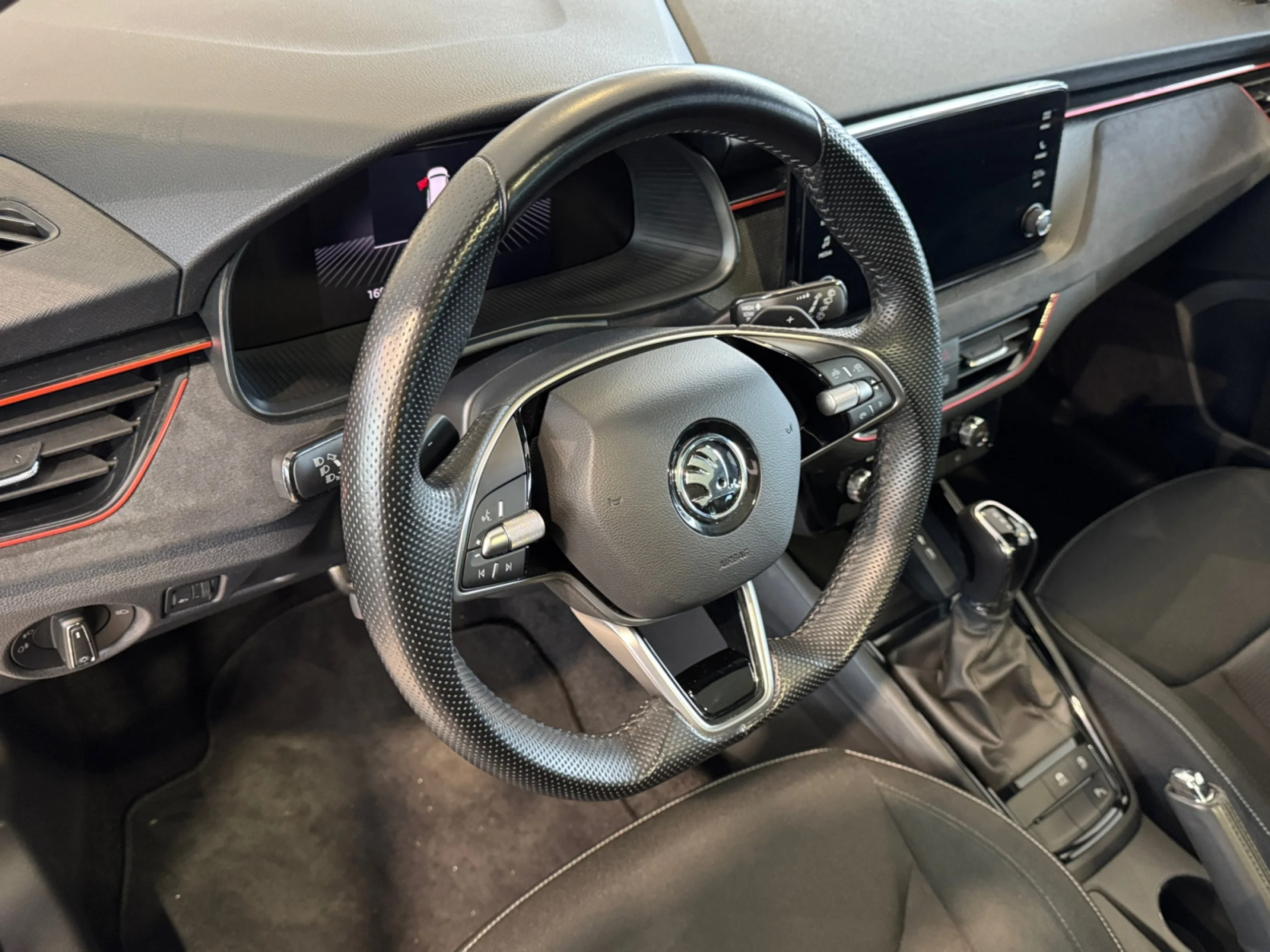 SKODA KAMIQ 1.0 TSI 81KW (115CV) DSG SELECTION - Foto 9