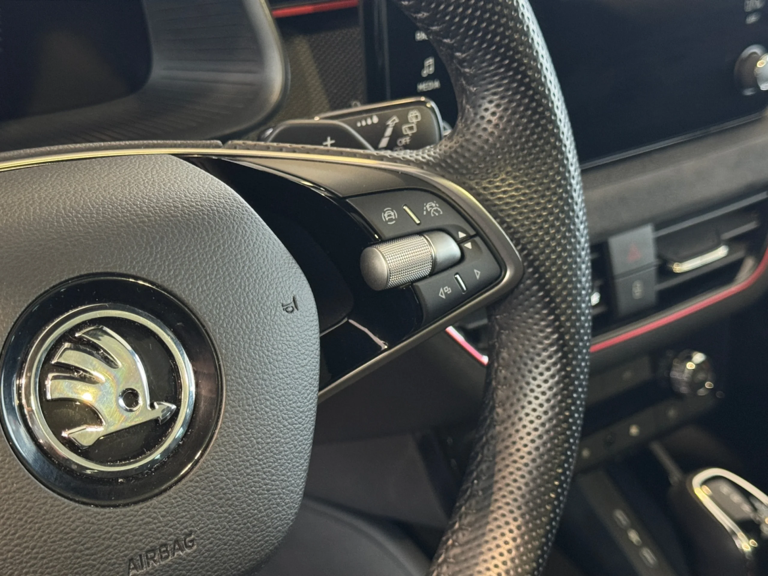 SKODA KAMIQ 1.0 TSI 81KW (115CV) DSG SELECTION - Foto 10