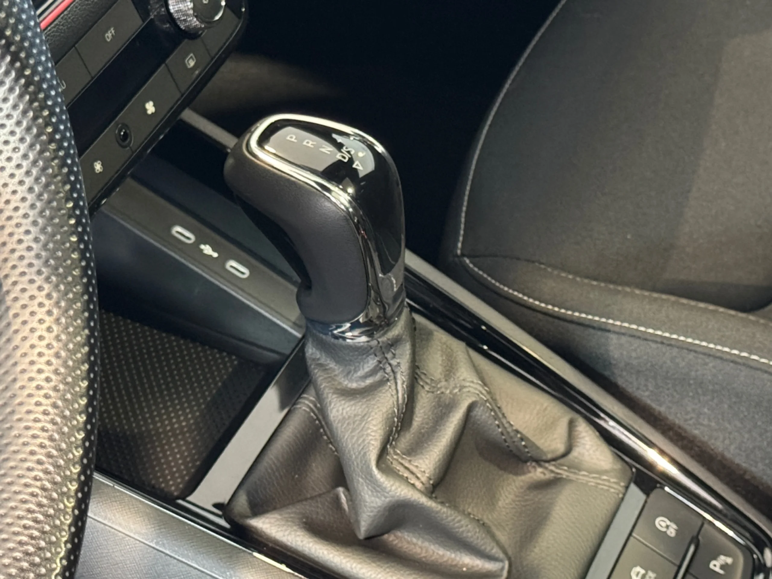 SKODA KAMIQ 1.0 TSI 81KW (115CV) DSG SELECTION - Foto 17