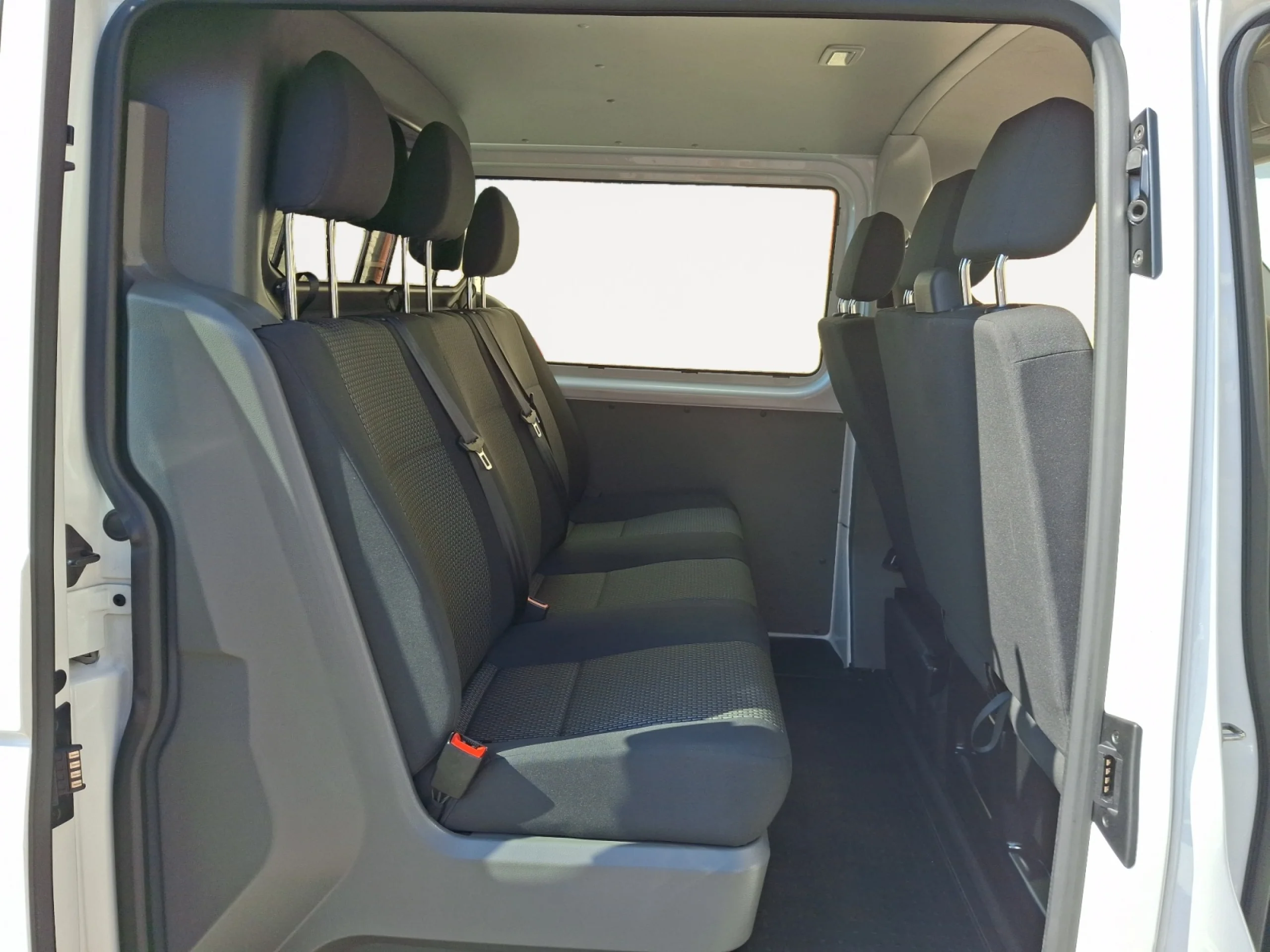 VW COMERCIALES Transporter TRANSPORTER 6.1 FURGSN BATALLA LARGA 2.0 TDI 110 KW (150 CV) 6 VEL. 2.800 - Foto 6