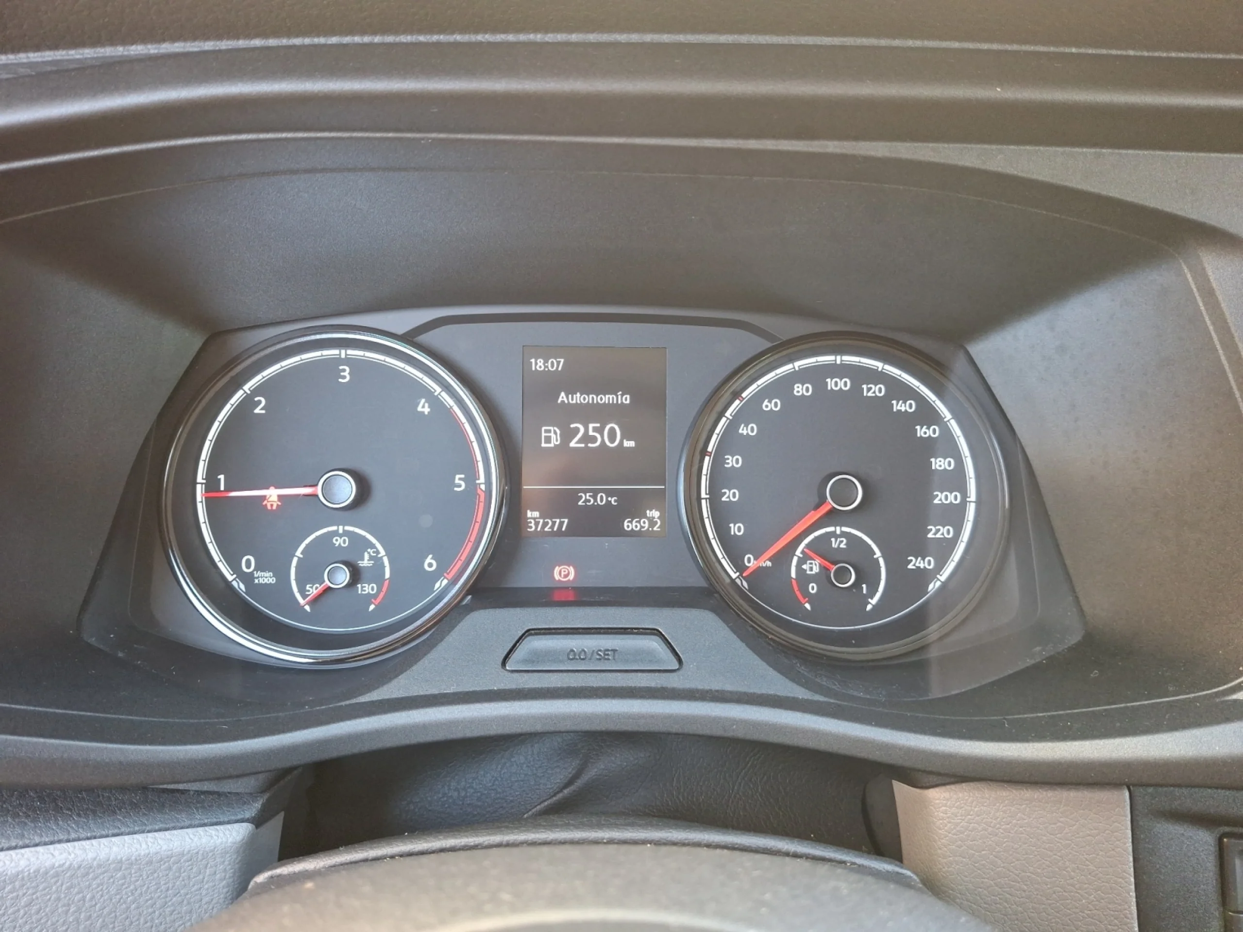 VW COMERCIALES Transporter TRANSPORTER 6.1 FURGSN BATALLA LARGA 2.0 TDI 110 KW (150 CV) 6 VEL. 2.800 - Foto 12