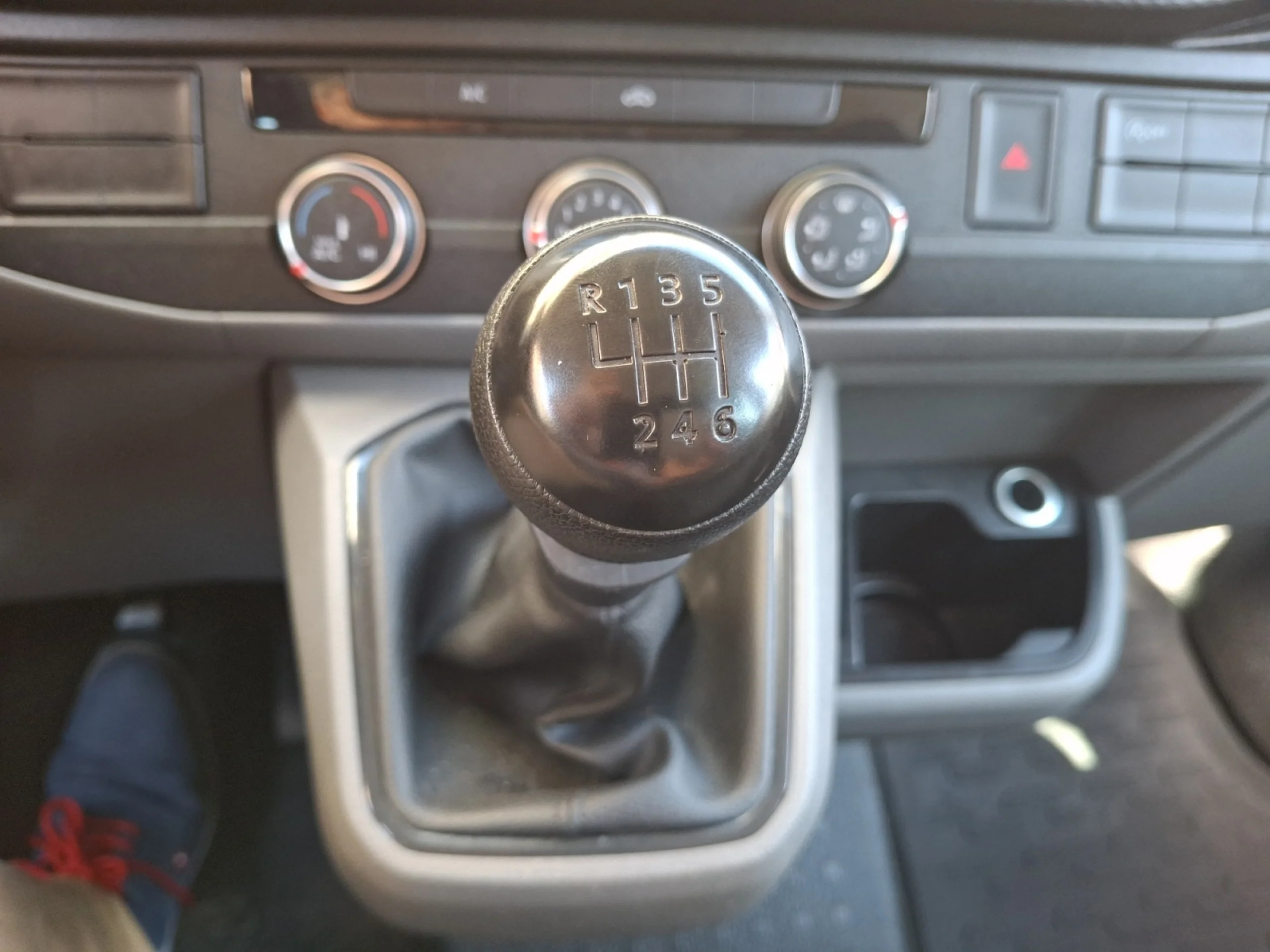 VW COMERCIALES Transporter TRANSPORTER 6.1 FURGSN BATALLA LARGA 2.0 TDI 110 KW (150 CV) 6 VEL. 2.800 - Foto 14