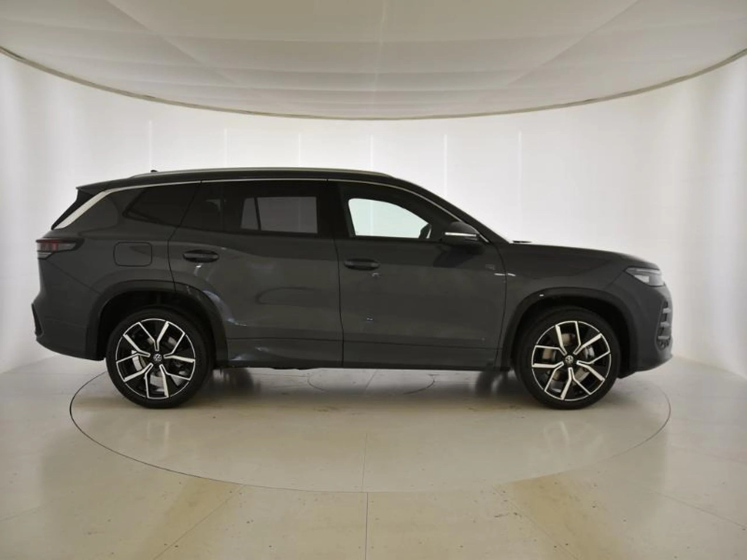VOLKSWAGEN TAYRON TAYRON R LINE 1.5 ETSI 110 KW (150 CV)  AUTOM TICO DSG 7 VEL. - Foto 3