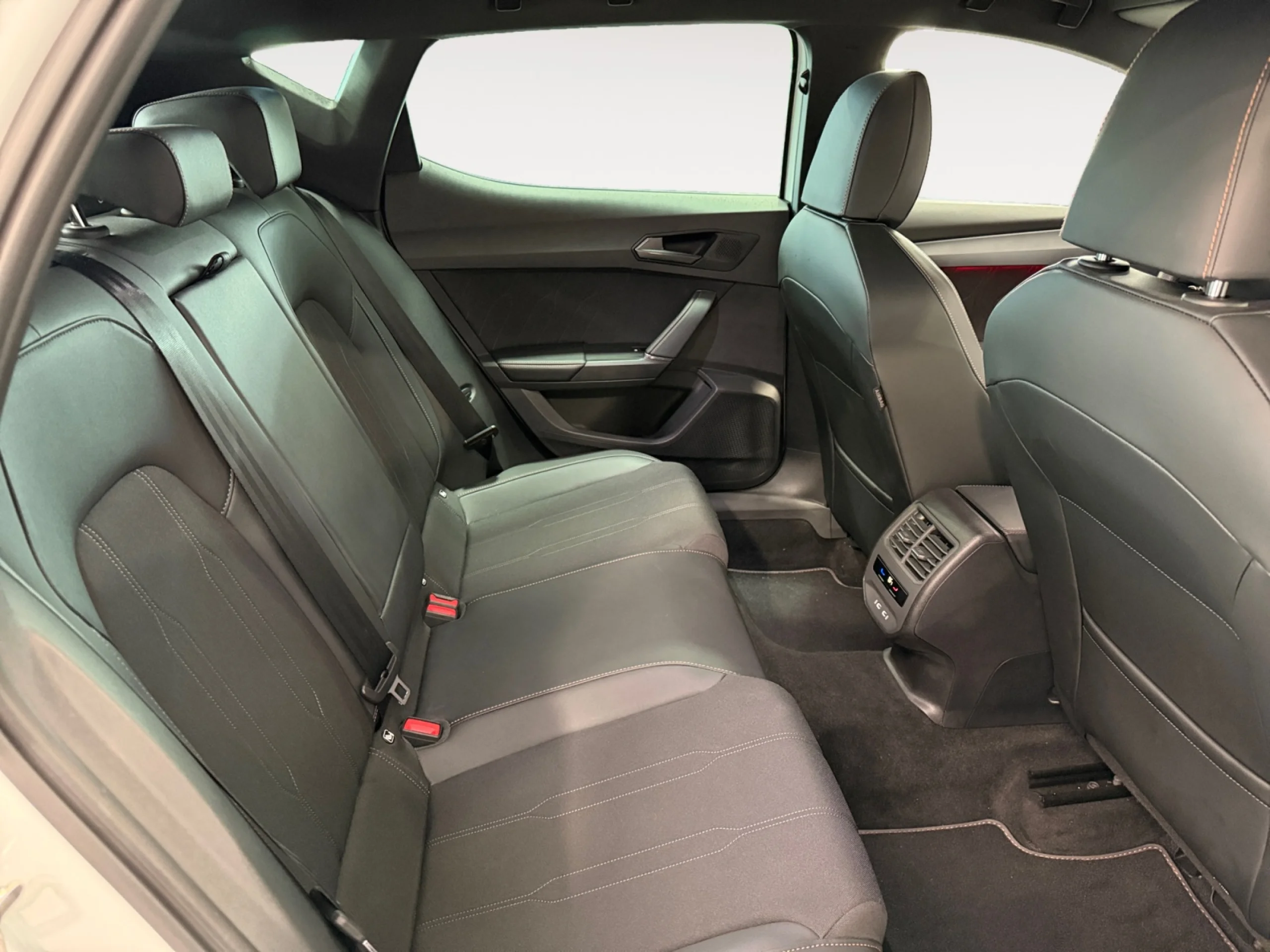 CUPRA LEON 1.5 ETSI 110KW (150CV) DSG - Foto 6