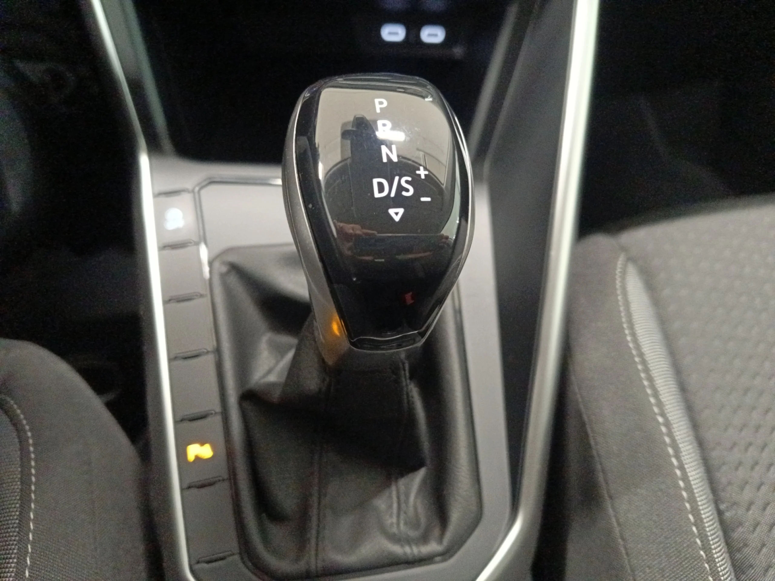 VOLKSWAGEN POLO POLO M S 1.0 TSI 70 KW (95 CV)  AUTOM TICO DSG 7 VEL. - Foto 16