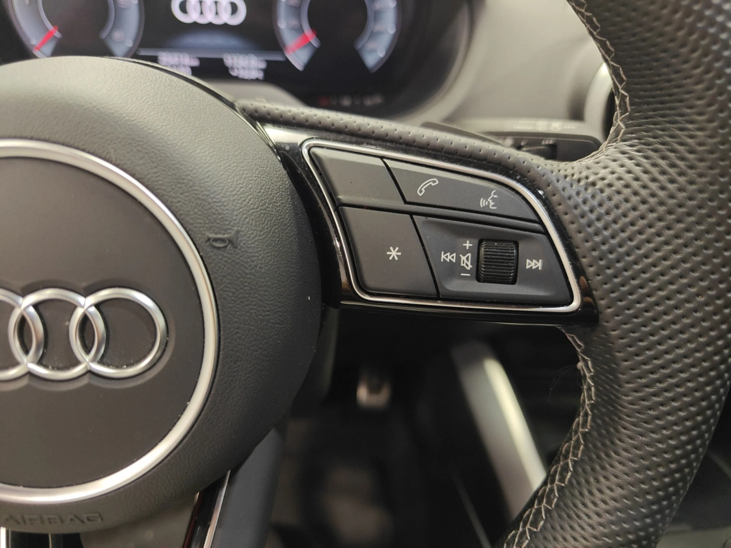 AUDI Q2 ADRENALIN 35 TDI 110KW (150CV) S TRONIC - Foto 10