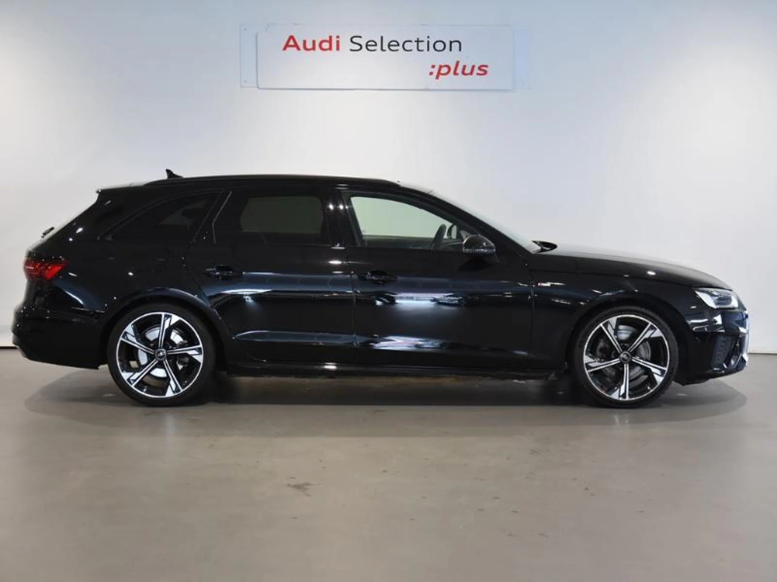 AUDI A4 AVANT BLACK LINE 35 TFSI 110KW S TRONIC - Foto 3