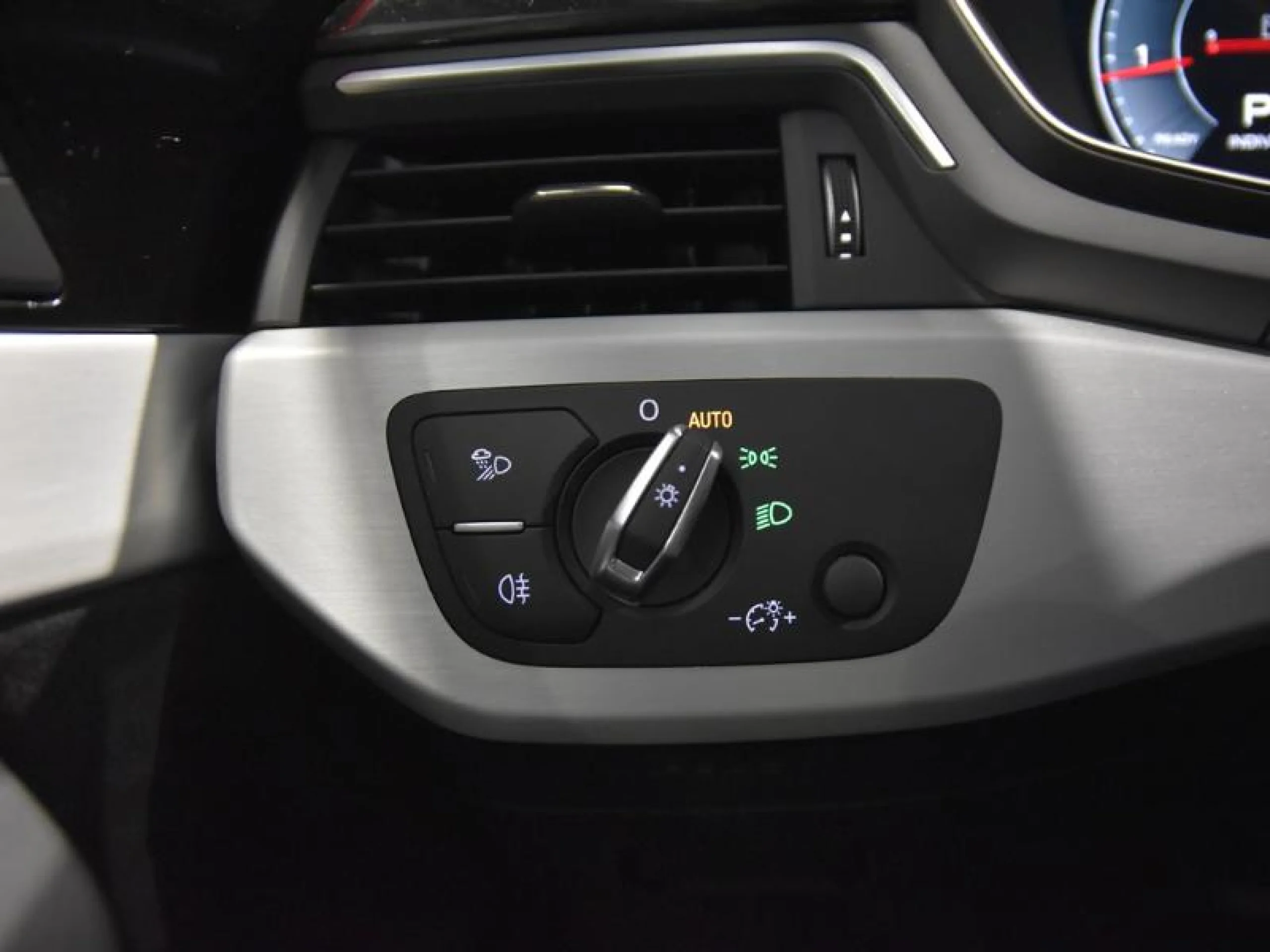 AUDI A4 AVANT BLACK LINE 35 TFSI 110KW S TRONIC - Foto 22