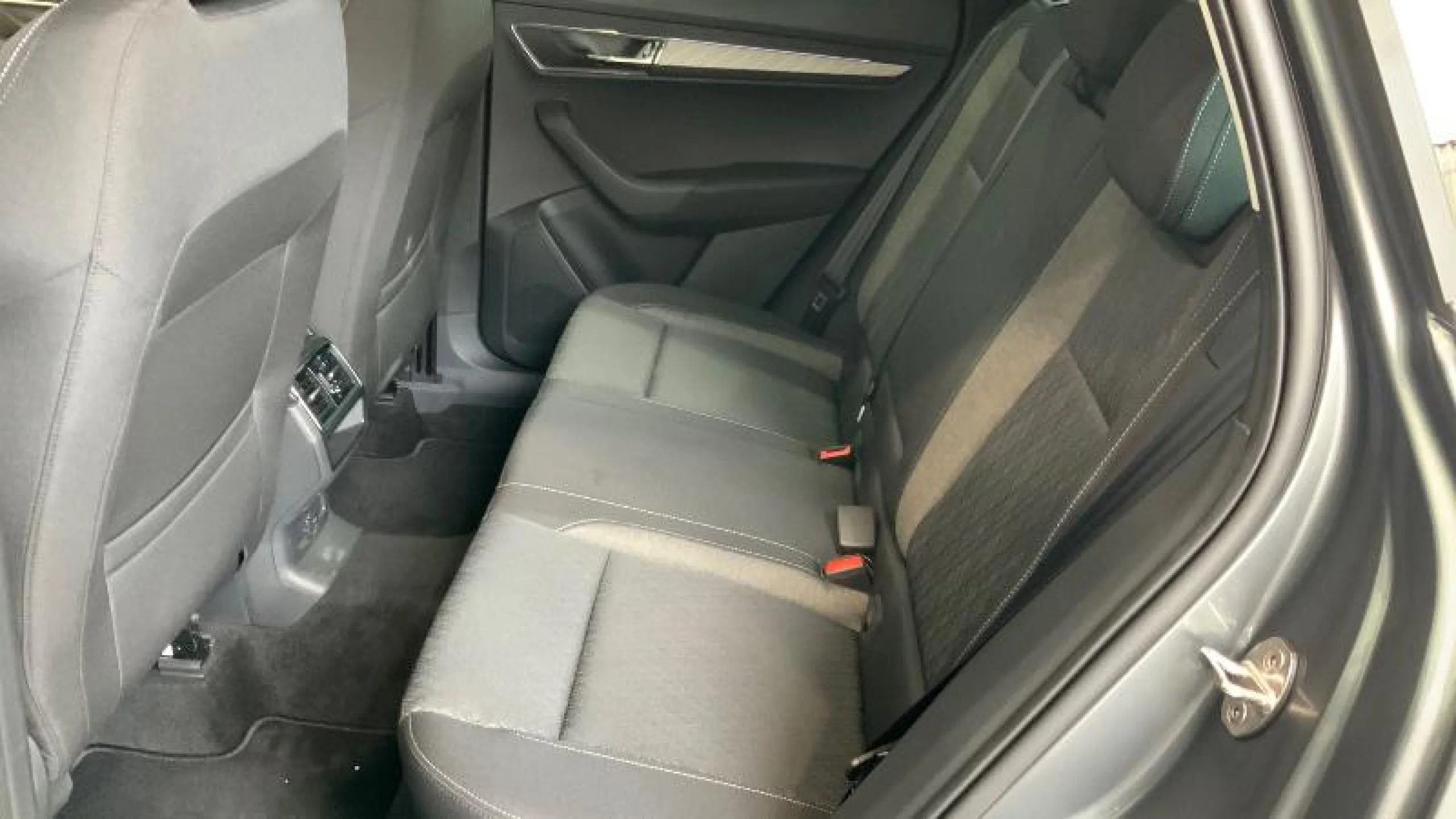 SKODA KAROQ 2.0 TDI 110KW (150CV) DSG 4X4 STYLE - Foto 6