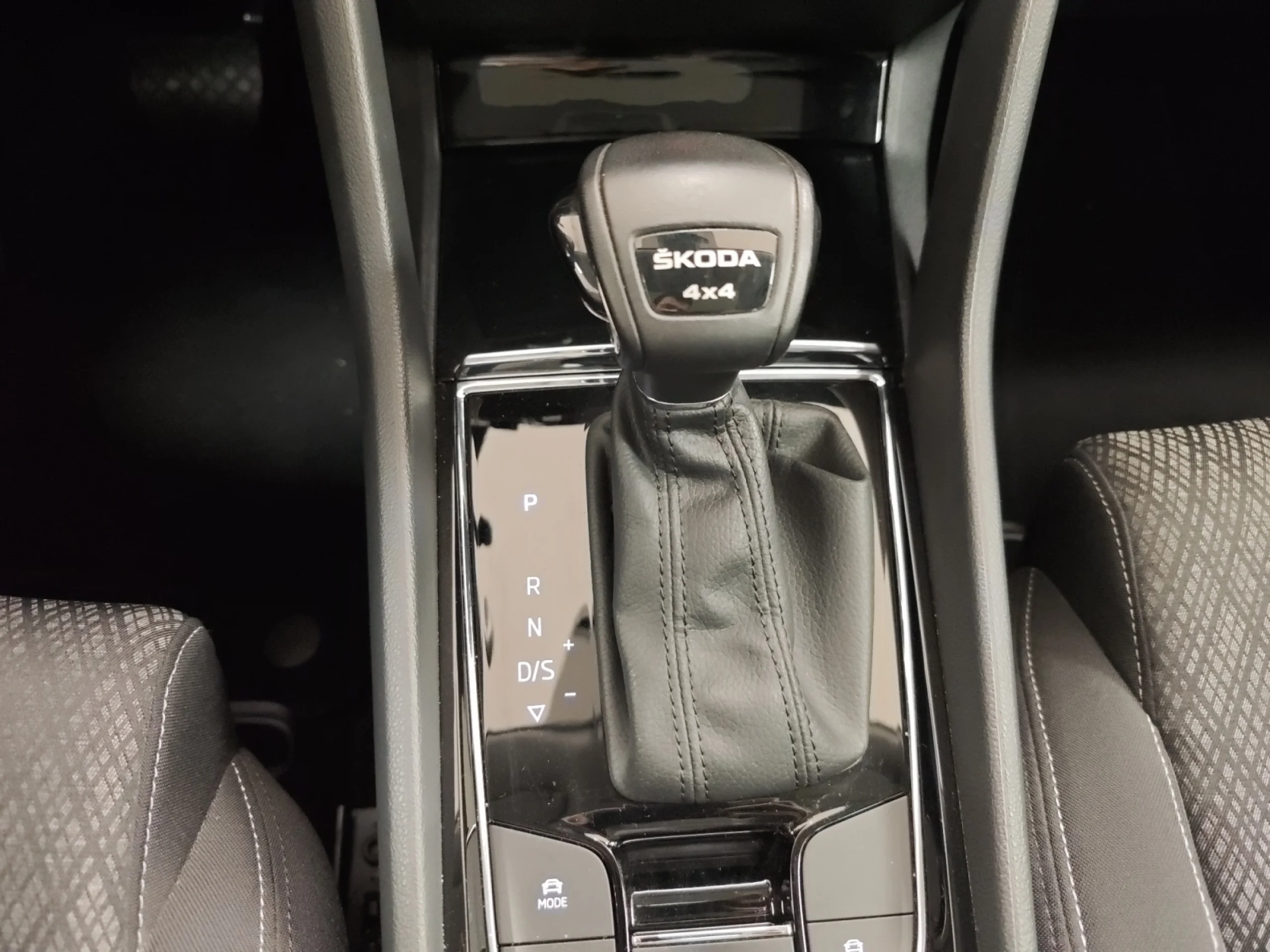 SKODA KAROQ 2.0 TDI 110KW (150CV) DSG 4X4 STYLE - Foto 17