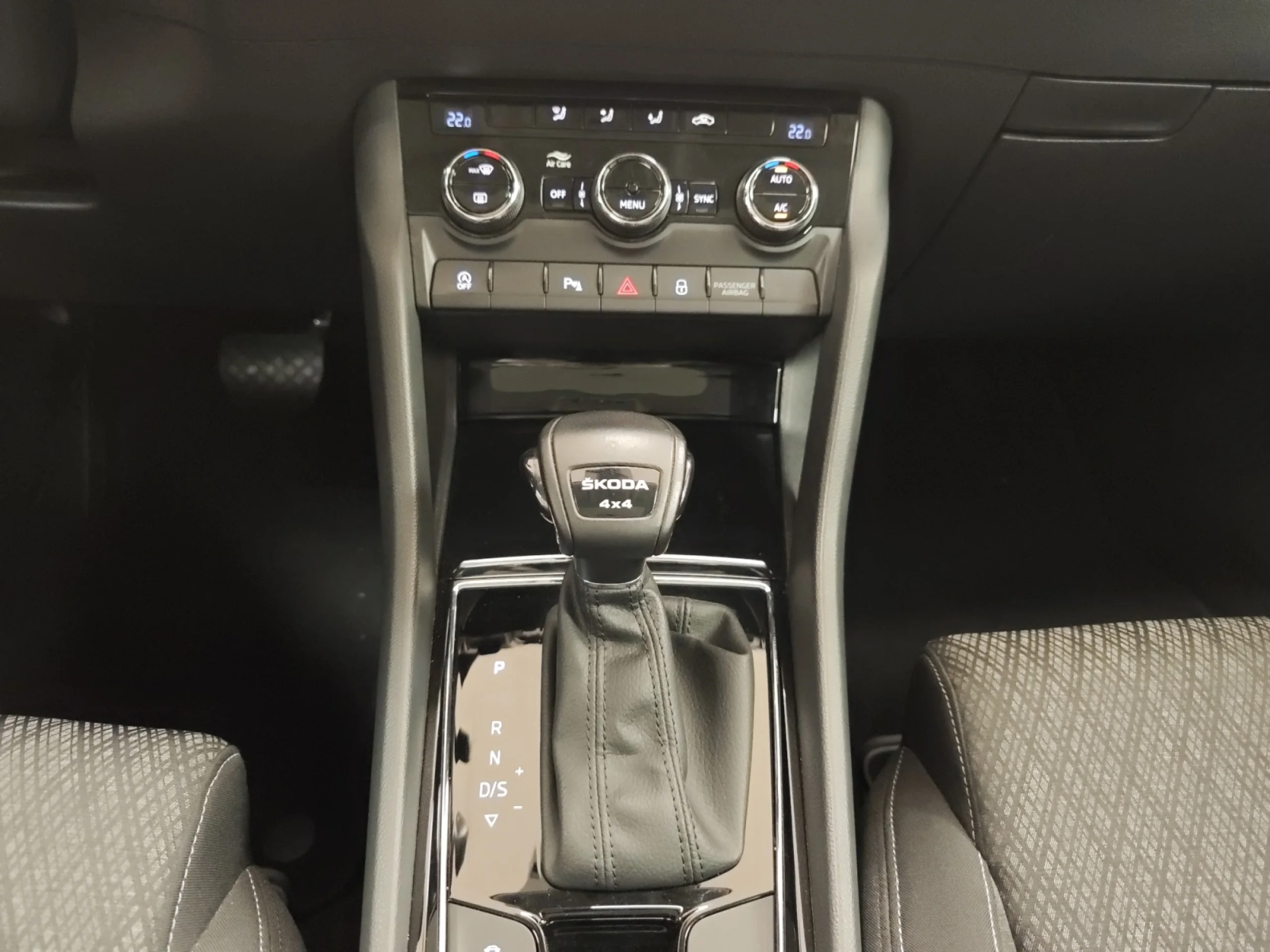 SKODA KAROQ 2.0 TDI 110KW (150CV) DSG 4X4 STYLE - Foto 20