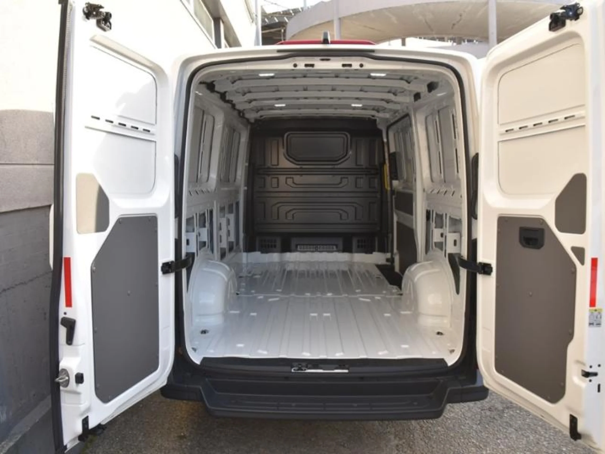 VW COMERCIALES Crafter CRAFTER  35 FURG N  BATALLA MEDIA L3H2 2.0 TDI FWD 103 KW (140 CV) AUT 8 VEL. 3500 KG - Foto 7