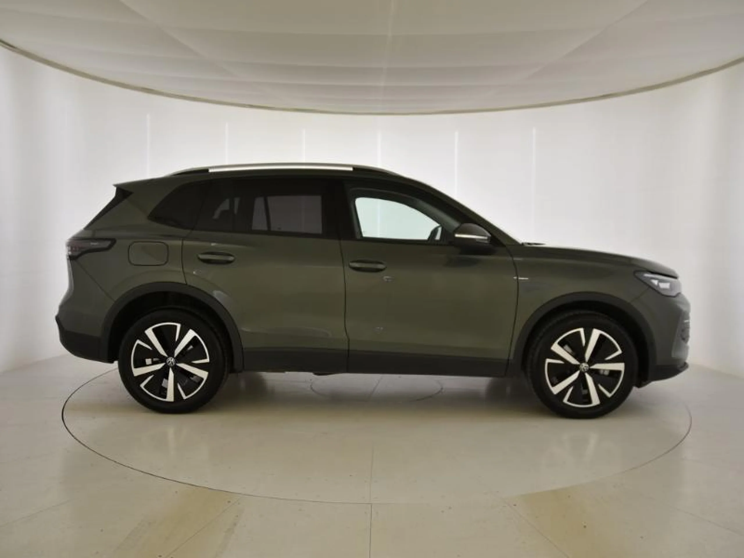 VOLKSWAGEN TIGUAN ··MÁS·· 1.5 TSI EHYBRID 150KW (204CV) DSG - Foto 3