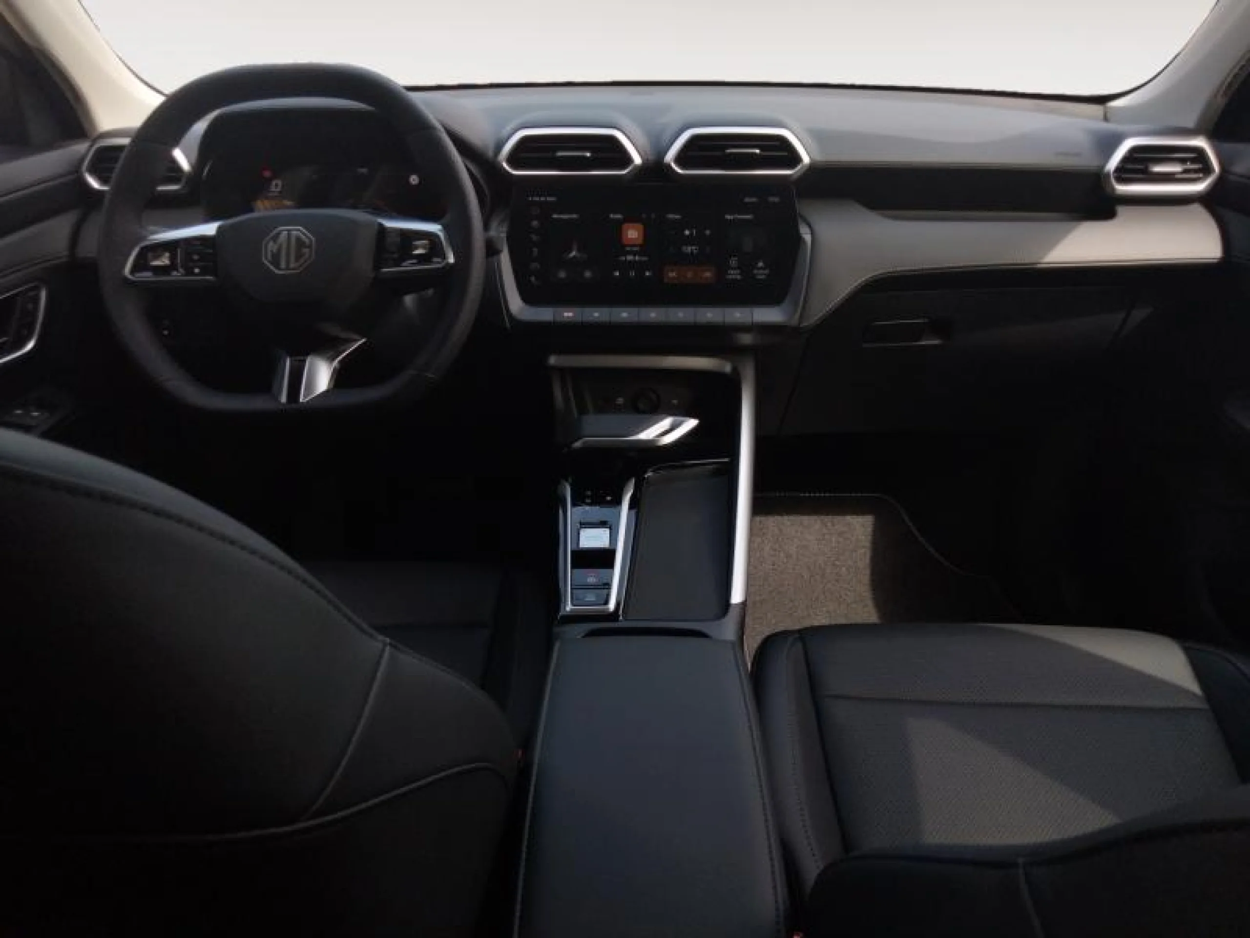 MG MGZS MG ZS32 1.5L HEV 2KWH AT 2WD LUX LHD NO OPTION DARK BLUE - Foto 4