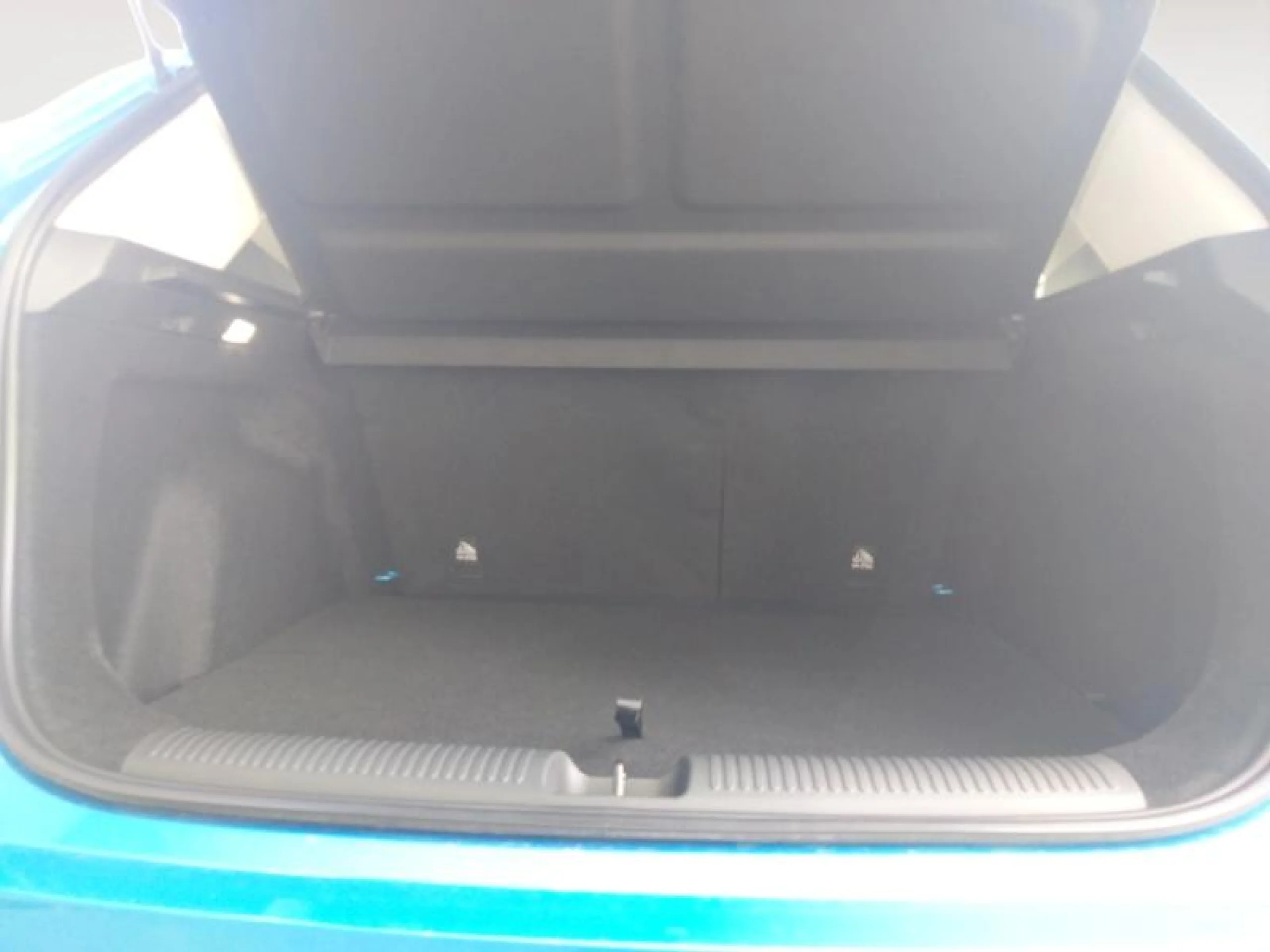 MG MGZS MG ZS32 1.5L HEV 2KWH AT 2WD LUX LHD NO OPTION DARK BLUE - Foto 8