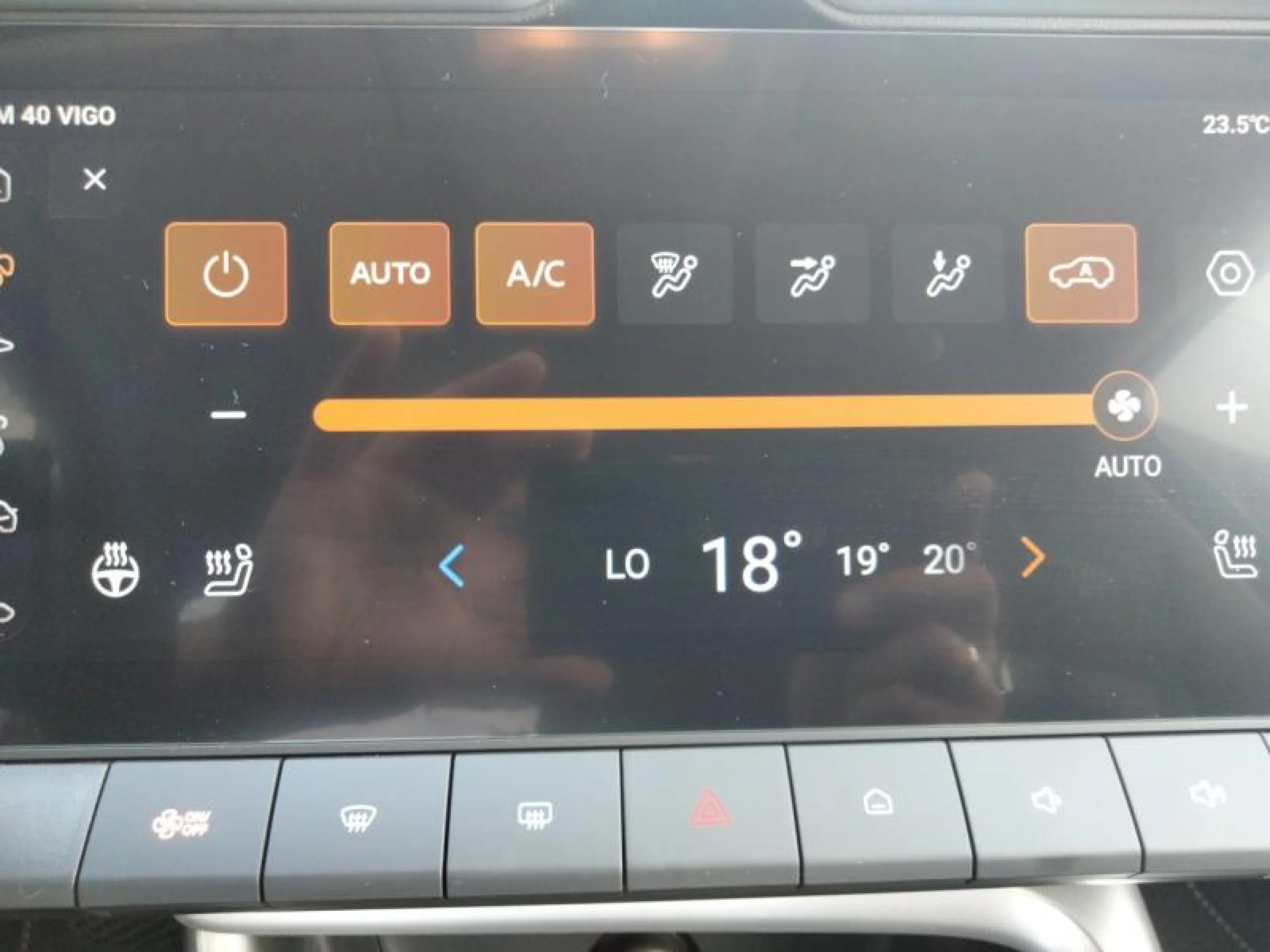 MG MGZS MG ZS32 1.5L HEV 2KWH AT 2WD LUX LHD NO OPTION DARK BLUE - Foto 16