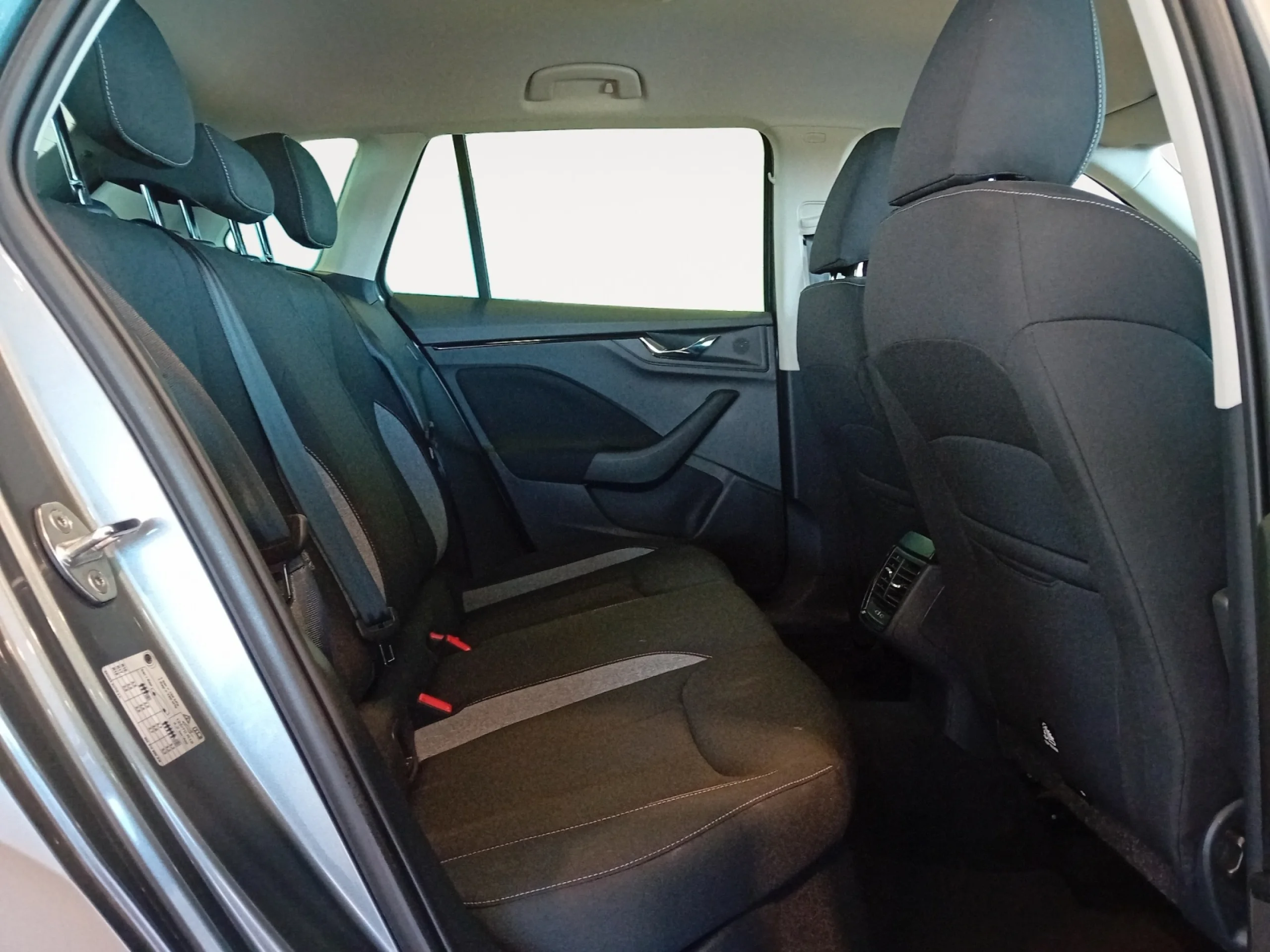 SKODA KAMIQ 1.0 TSI 85KW (115CV) SELECTION - Foto 6