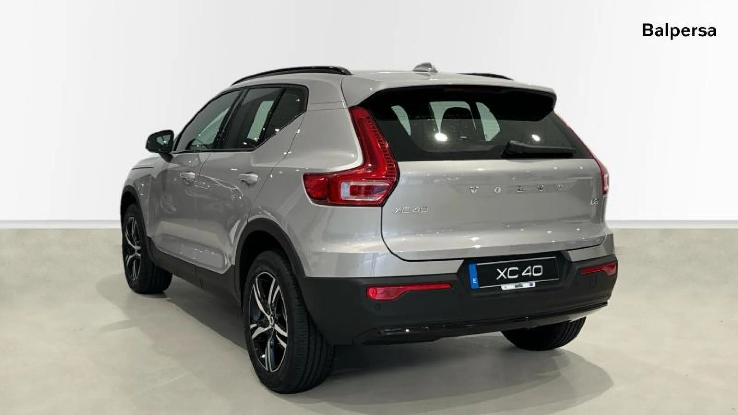 VOLVO XC40 2.0 B3 G PLUS DARK AUTO - Foto 2