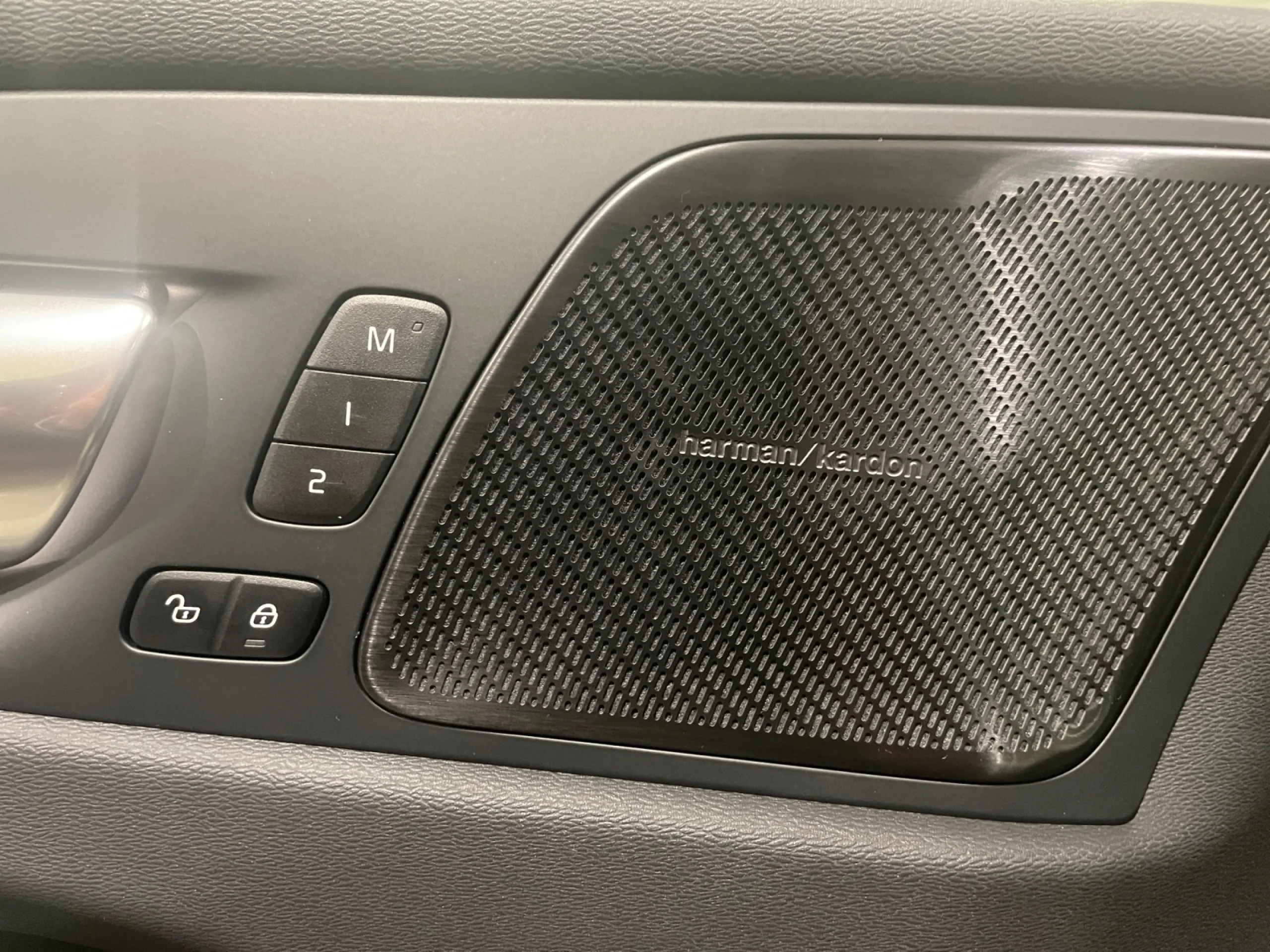 VOLVO XC60 2.0 B5 G MHEV PLUS DARK AUTO AWD - Foto 16