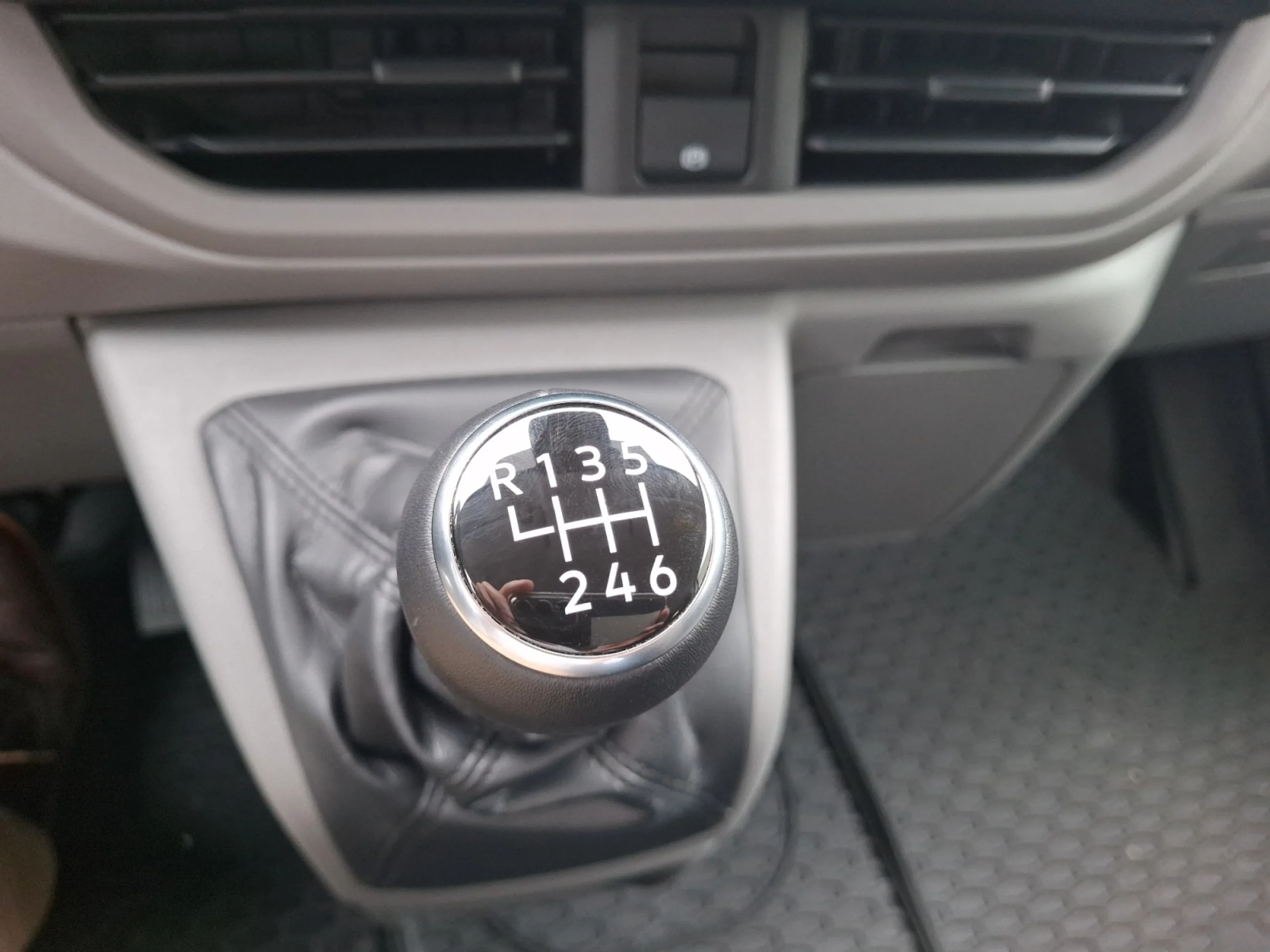 VW COMERCIALES CARAVELLE CARAVELLE   CARAVELLE  BATALLA CORTA  2.0 TDI 81 KW (110 CV) 6 VEL. - Foto 14