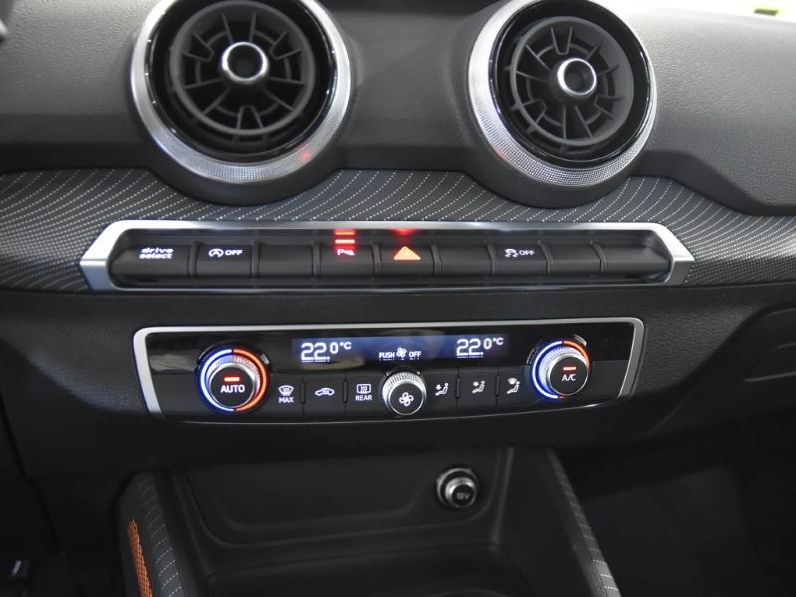 AUDI Q2 ADRENALIN 35 TDI 110KW (150CV) S TRONIC - Foto 13