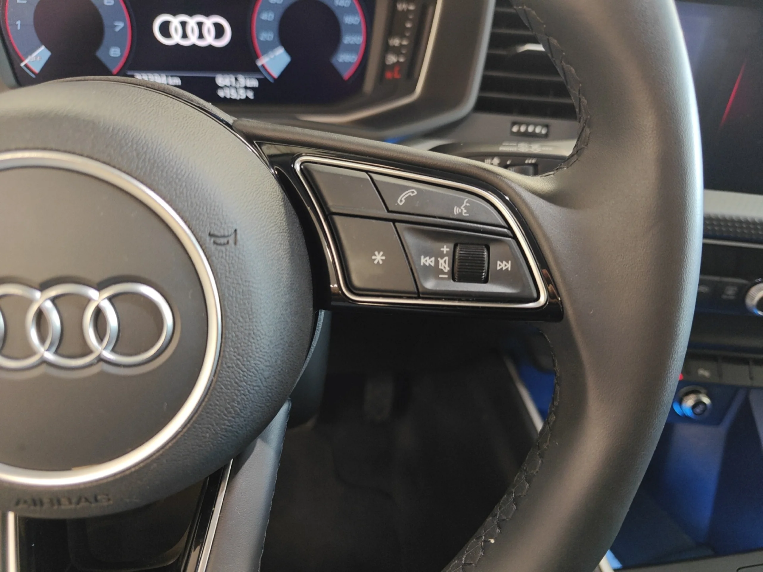 AUDI A1 SPORTBACK ADRENALIN 30 TFSI 85KW (116CV) - Foto 13