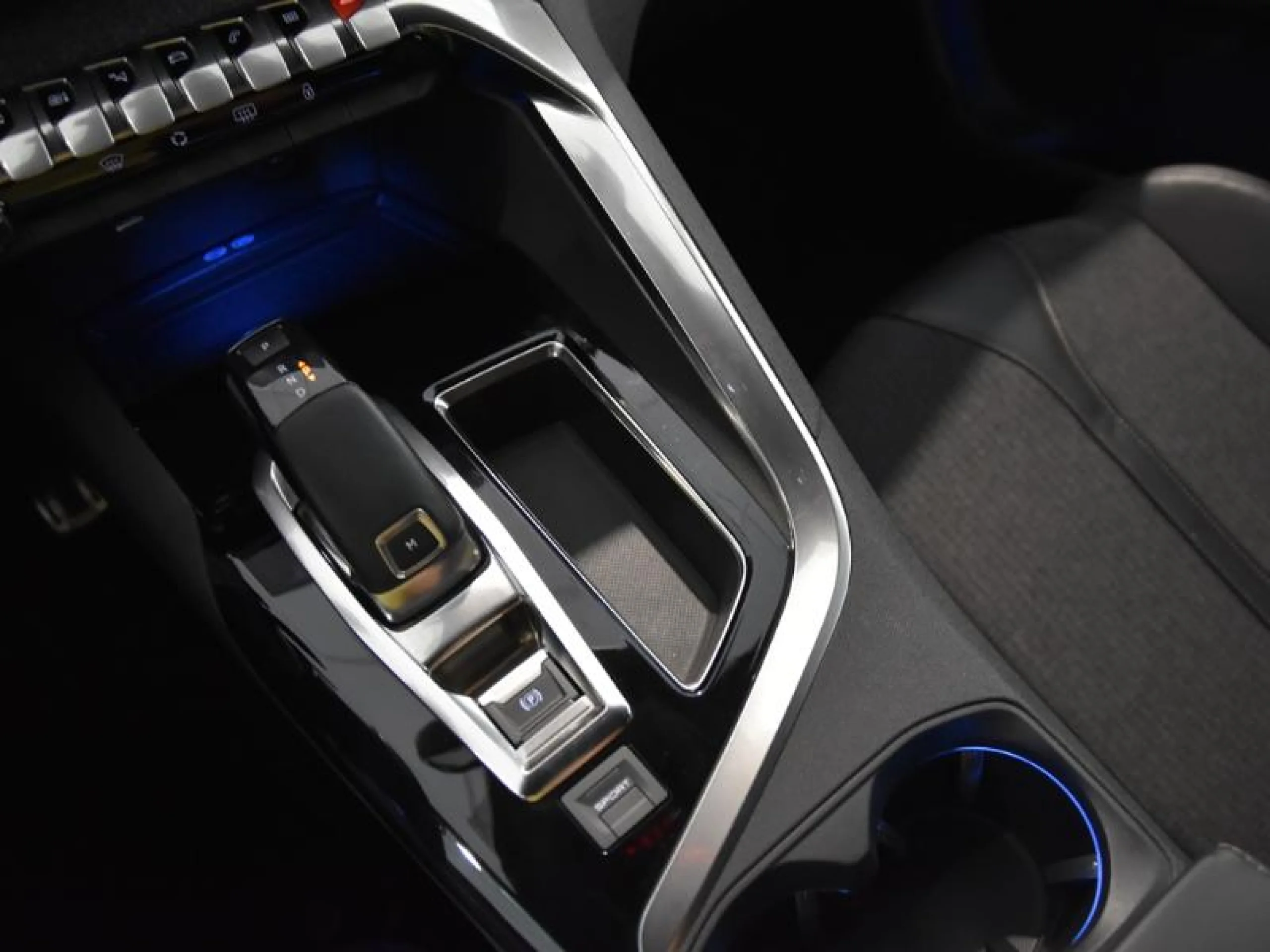 PEUGEOT 3008 1.5L BLUEHDI 96KW (130CV) S&S GT LINE - Foto 8