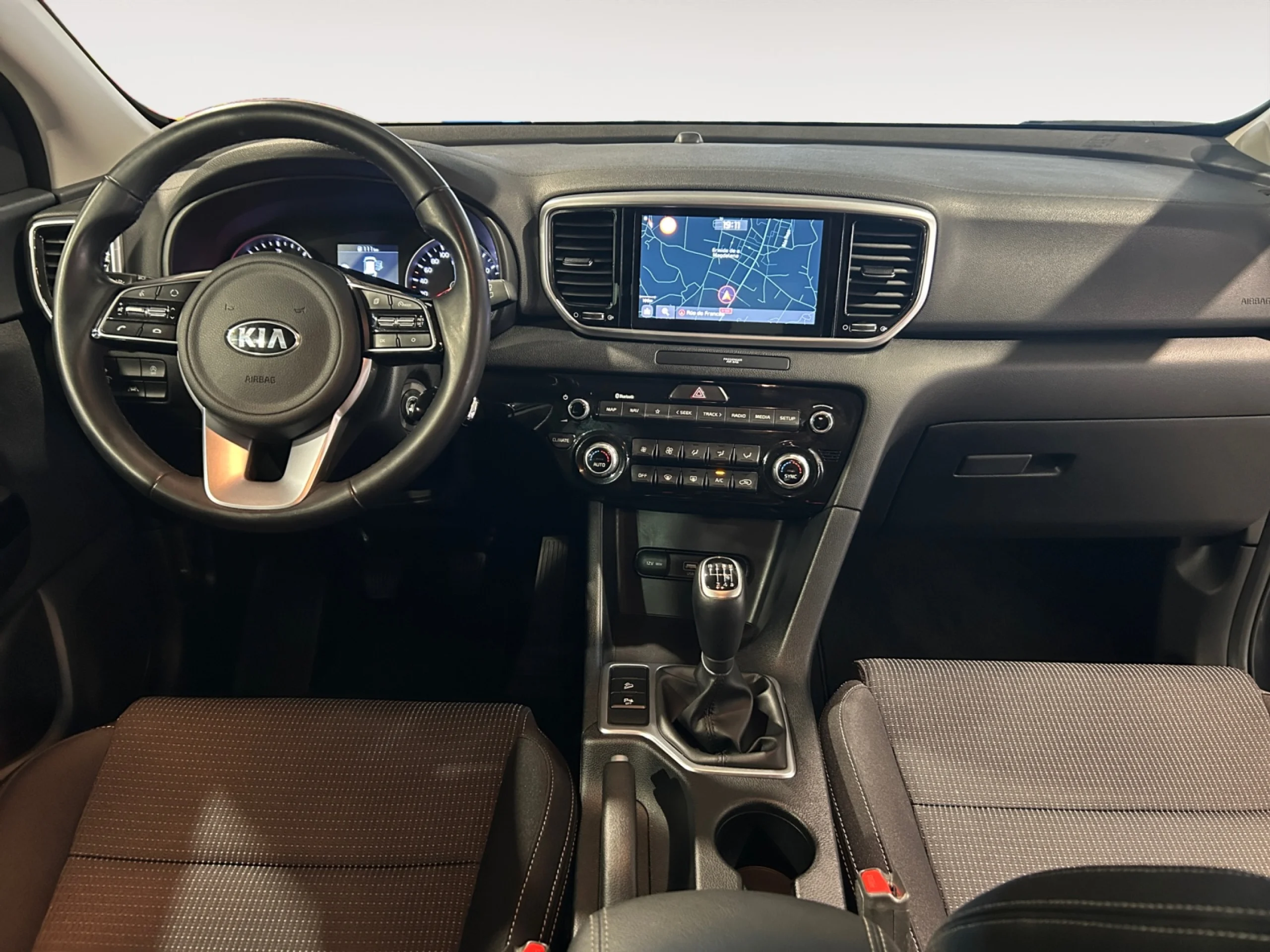 KIA SPORTAGE 1.6 MHEV DRIVE 100KW (136CV) 4X2 - Foto 4