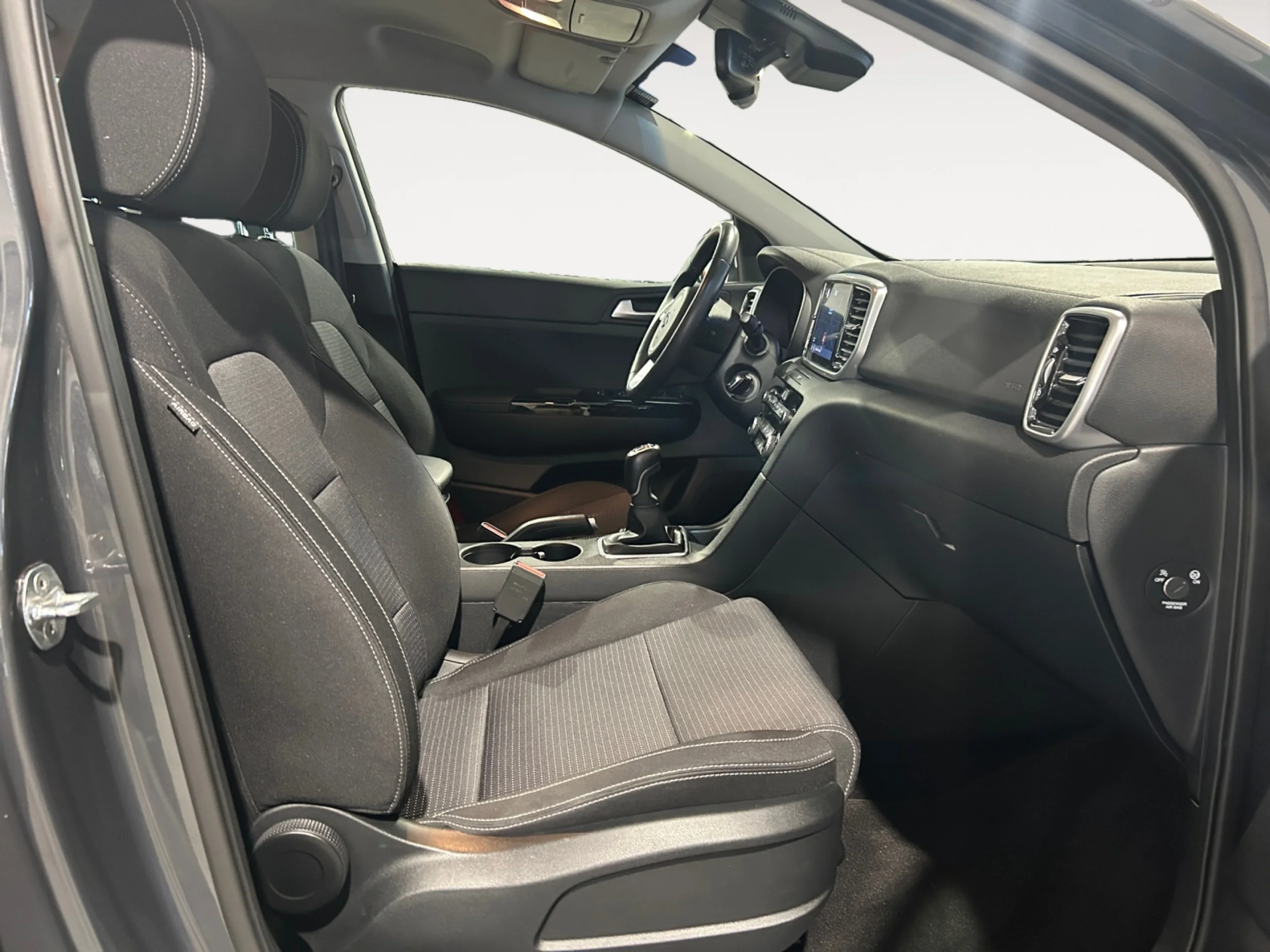 KIA SPORTAGE 1.6 MHEV DRIVE 100KW (136CV) 4X2 - Foto 5