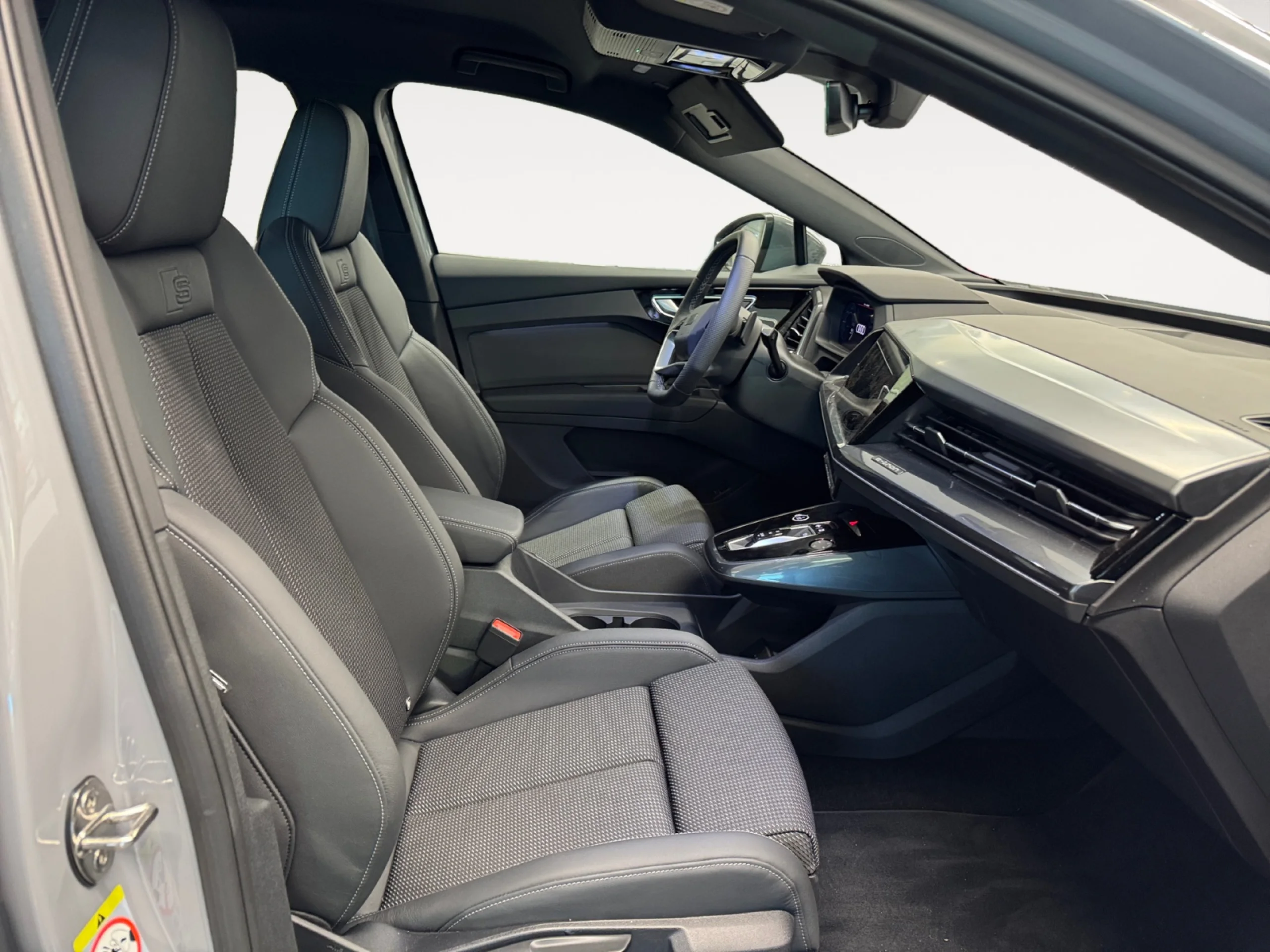 AUDI Q4 SPORTBACK GENUINE EDITION 45 E TRON 210KW 82KWH - Foto 8