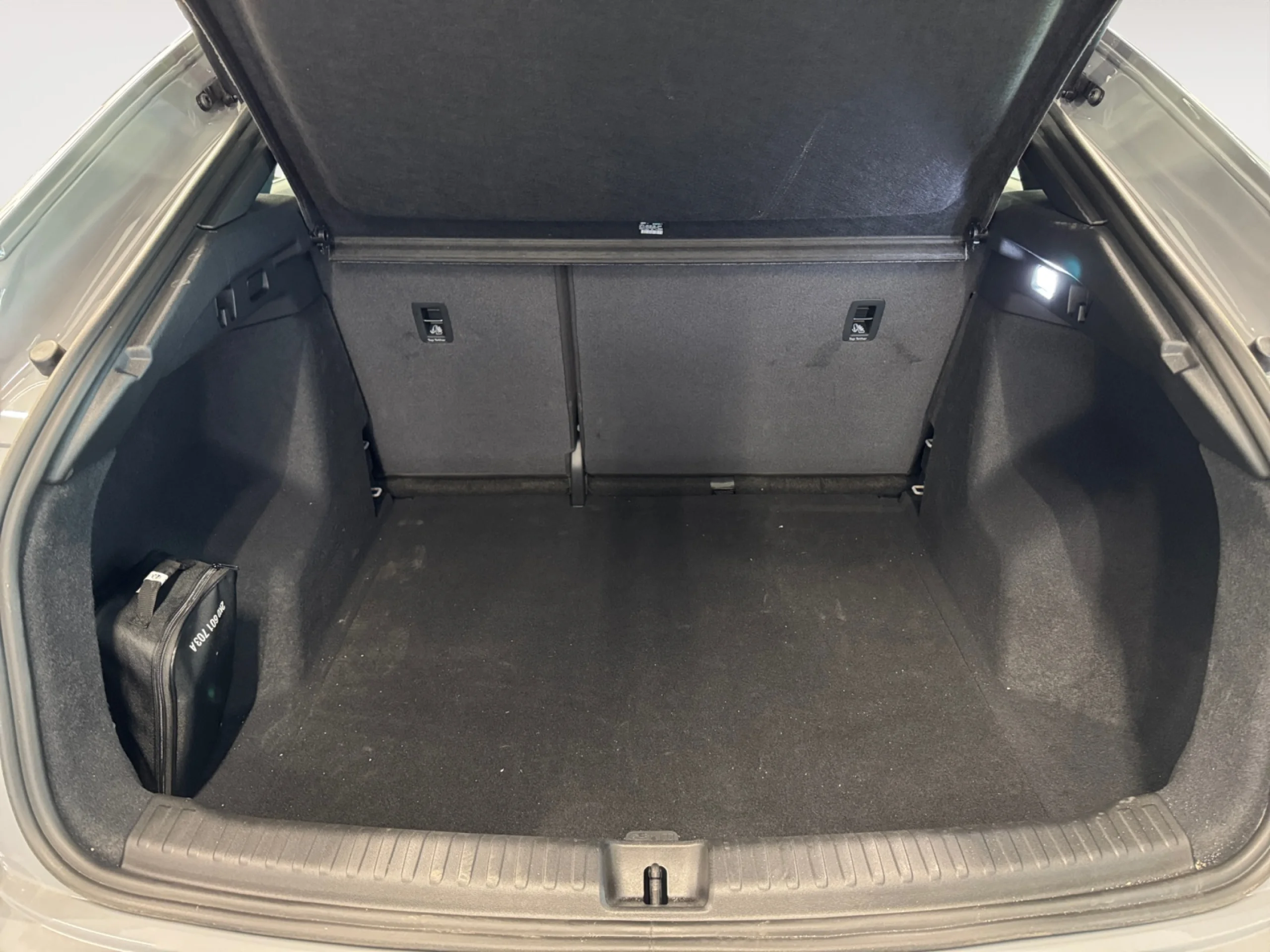 AUDI Q4 SPORTBACK GENUINE EDITION 45 E TRON 210KW 82KWH - Foto 10