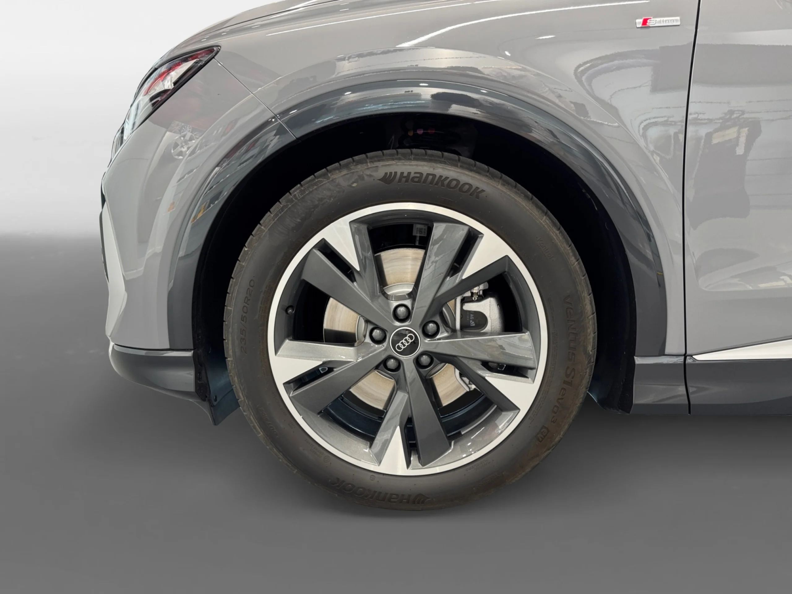 AUDI Q4 SPORTBACK GENUINE EDITION 45 E TRON 210KW 82KWH - Foto 11