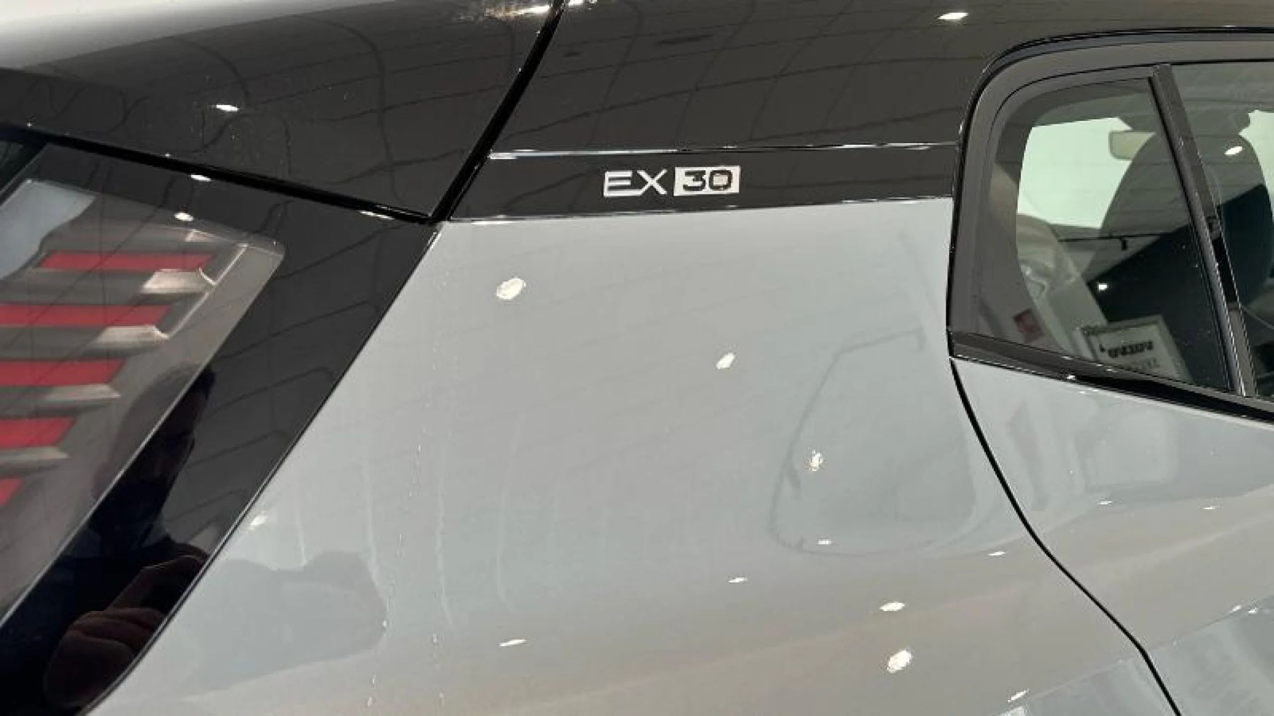 VOLVO EX30 SINGLE MOTOR EXTENDED RANGE ULTRA AUTO - Foto 22