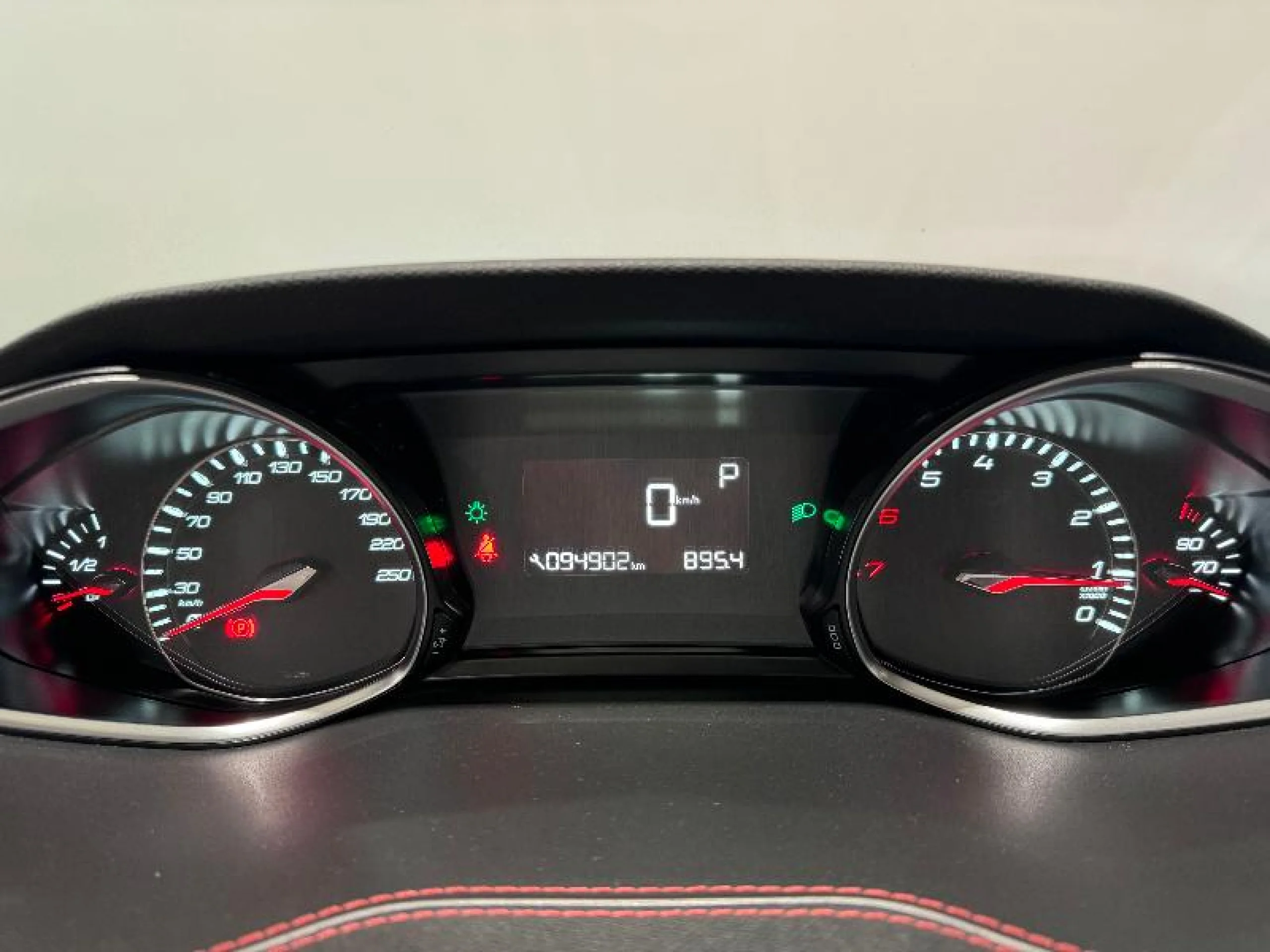 PEUGEOT 308 5P ALLURE 1.2 PURETECH 96KW (130CV) EAT6 - Foto 17