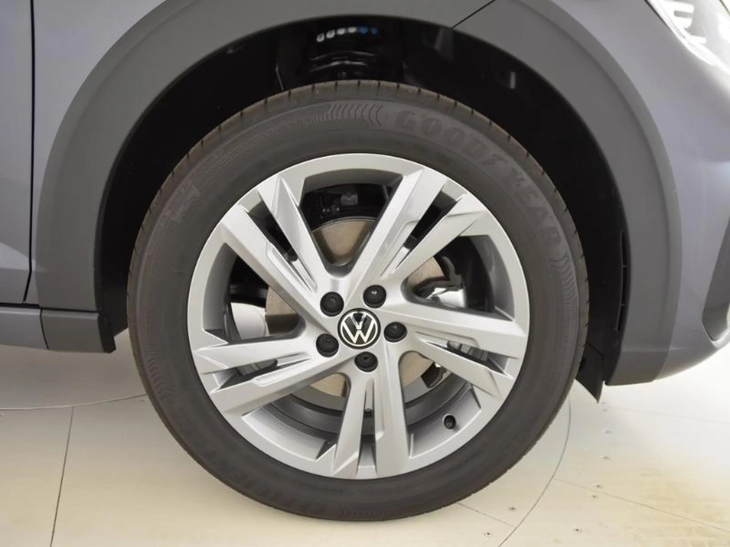 VOLKSWAGEN TAIGO R LINE 1.0 TSI 85KW (115CV) DSG - Foto 8