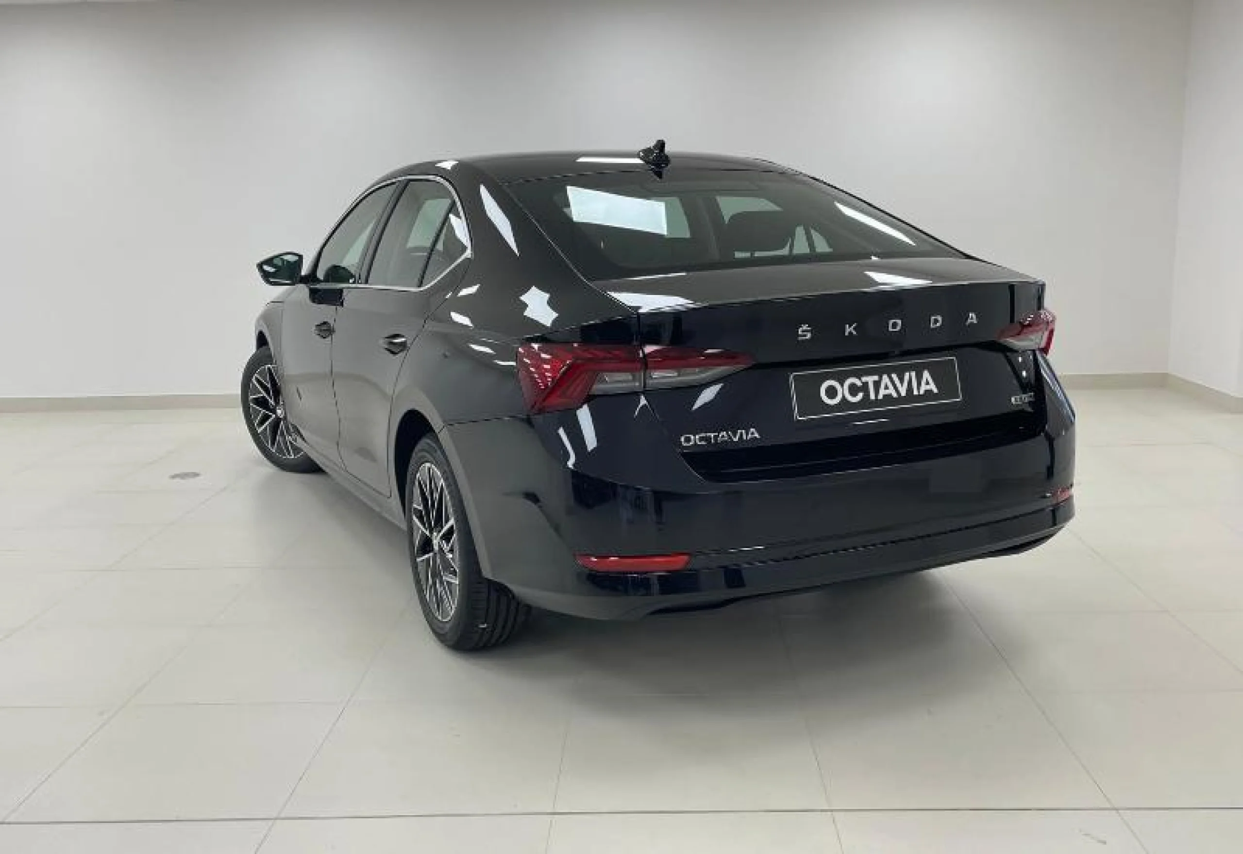 SKODA OCTAVIA 1.5 TSI M HEV 110KW(150CV) DSG SELECTION - Foto 3