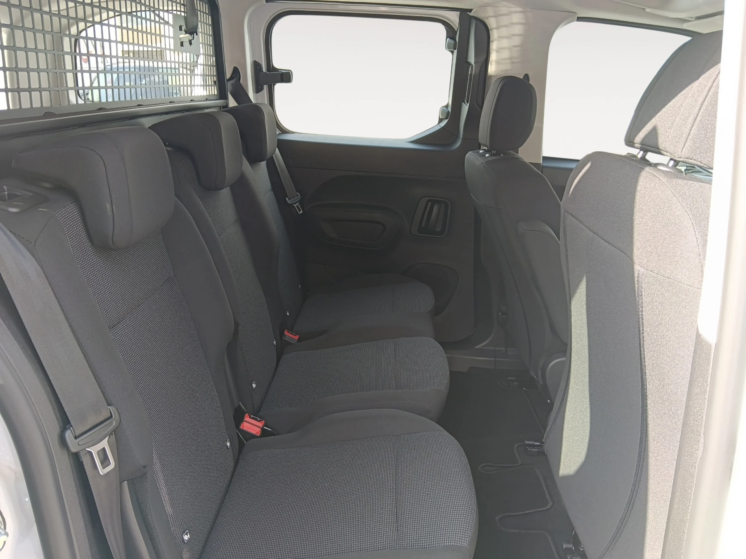CITROEN BERLINGO VAN DOBLE CABINA XL DIÉSEL 100CV MANUAL - Foto 5