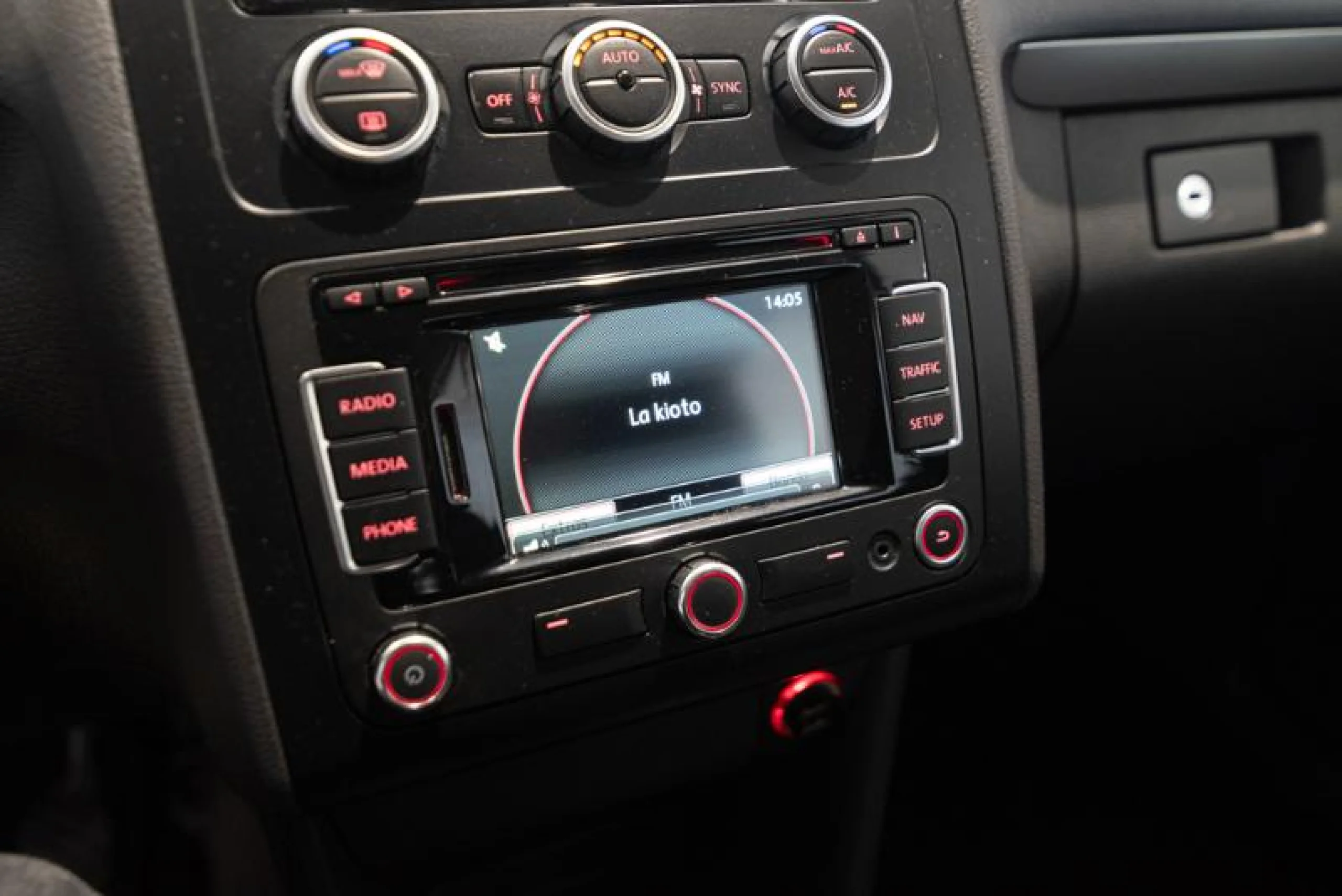 VOLKSWAGEN TOURAN 1.6 TDI 105CV ADVANCE - Foto 13