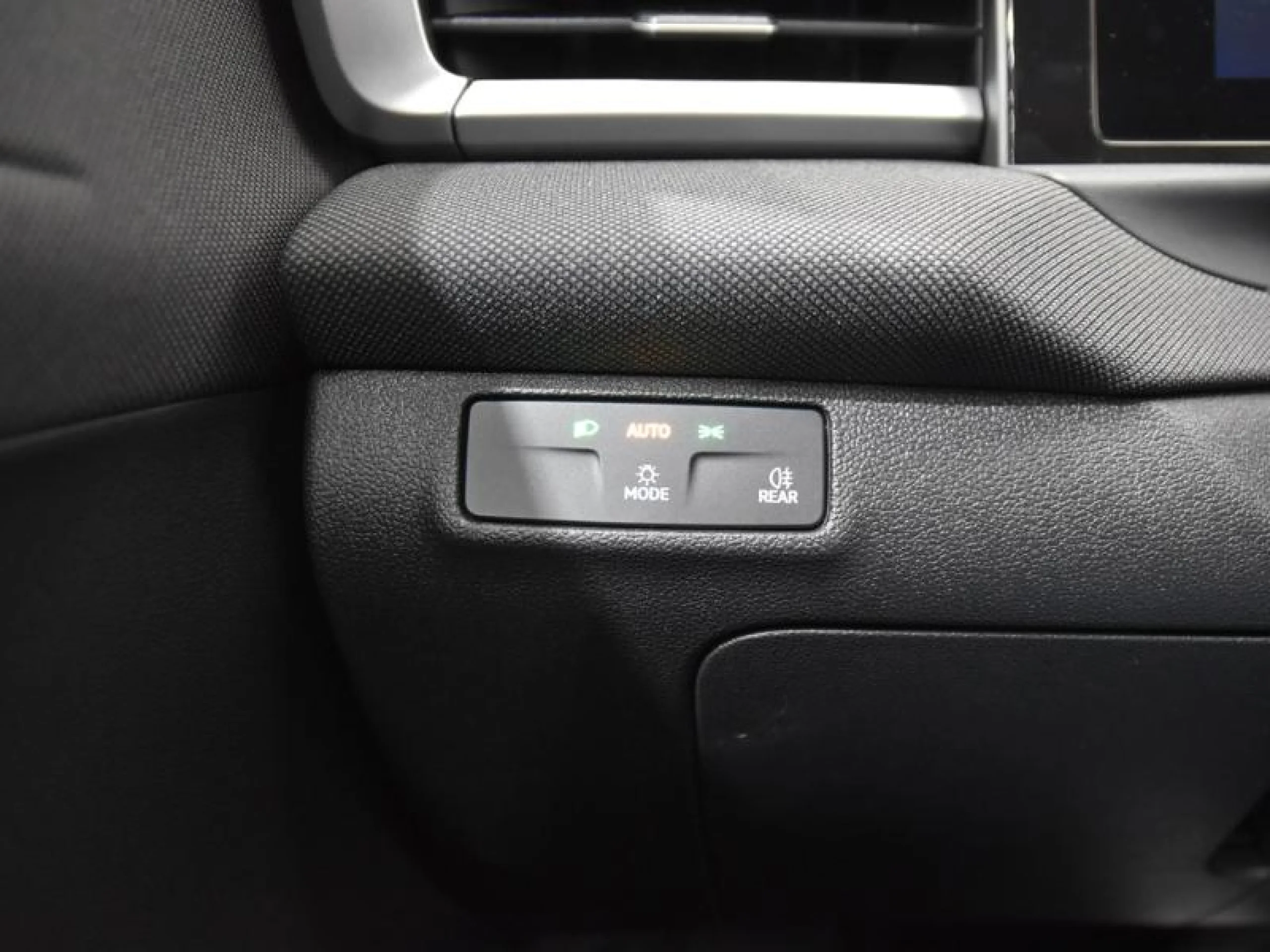 VOLKSWAGEN T ROC T ROC LAUNCH EDITION 1.5 ETSI 85 KW (116 CV)  AUTOMÁTICO DSG 7 VEL. - Foto 18