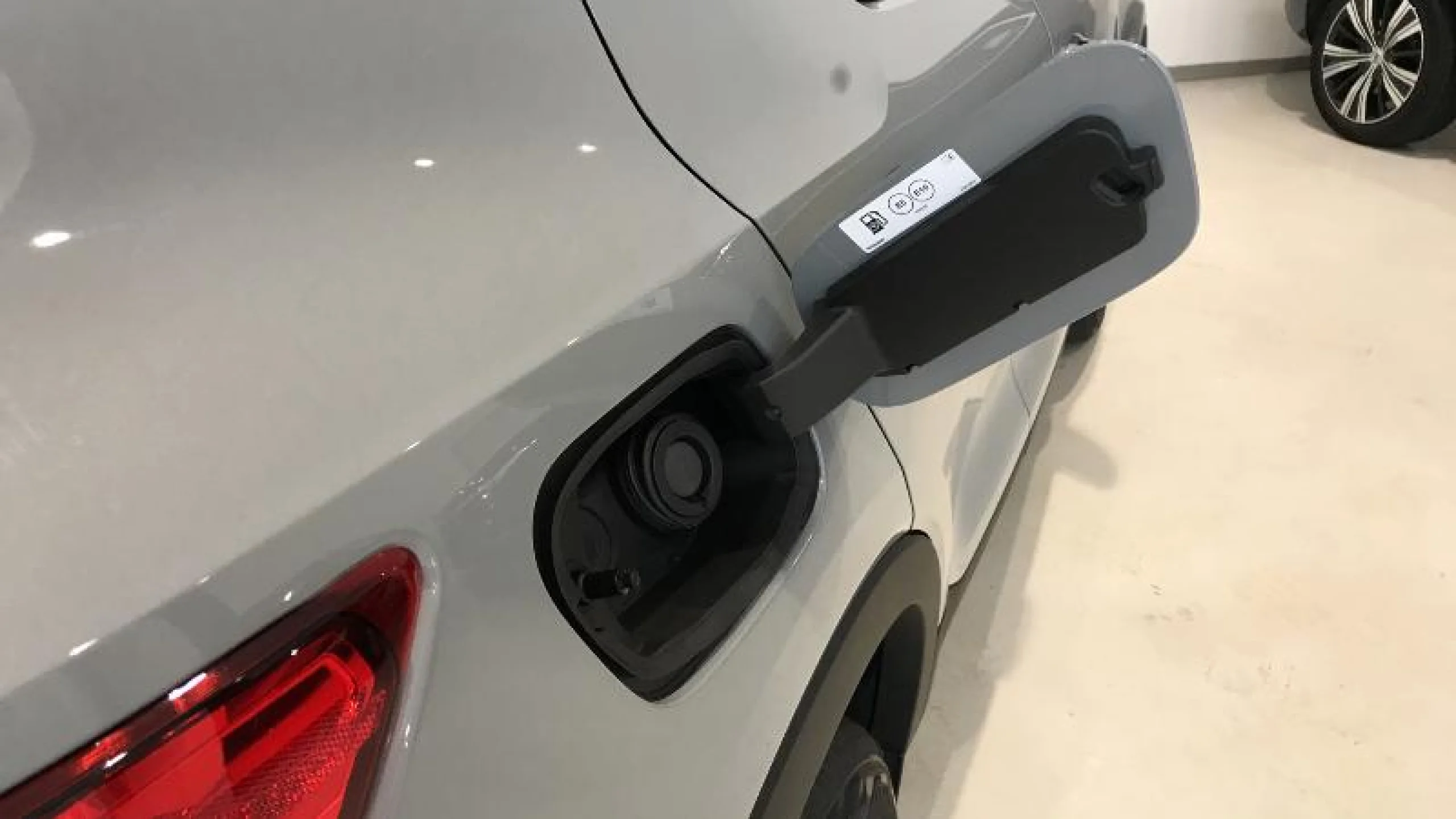 VOLVO XC40 2.0 B3 G CORE AUTO - Foto 21