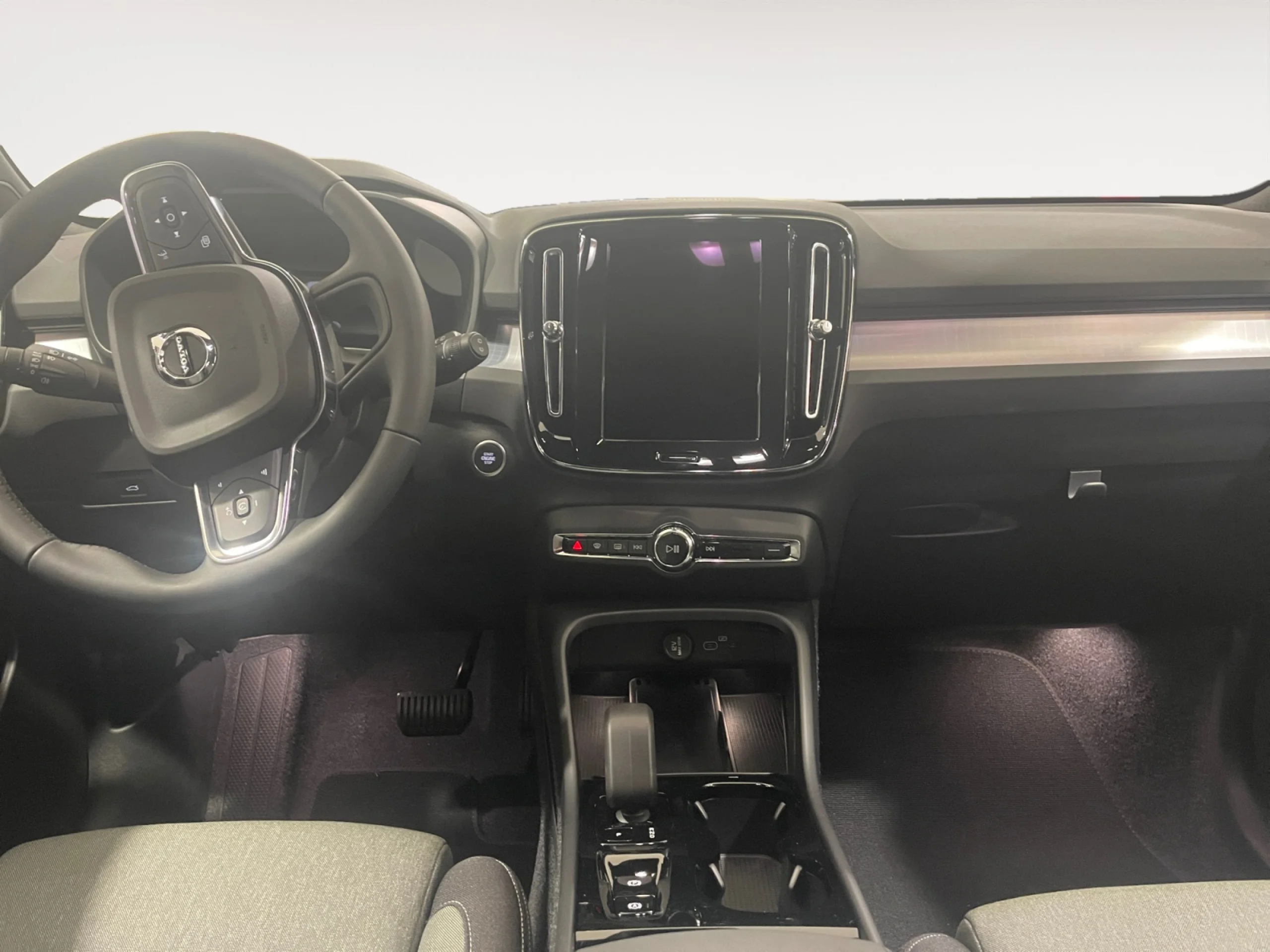 VOLVO XC40 2.0 B3 G BLACK EDITION PLUS AUTO - Foto 4