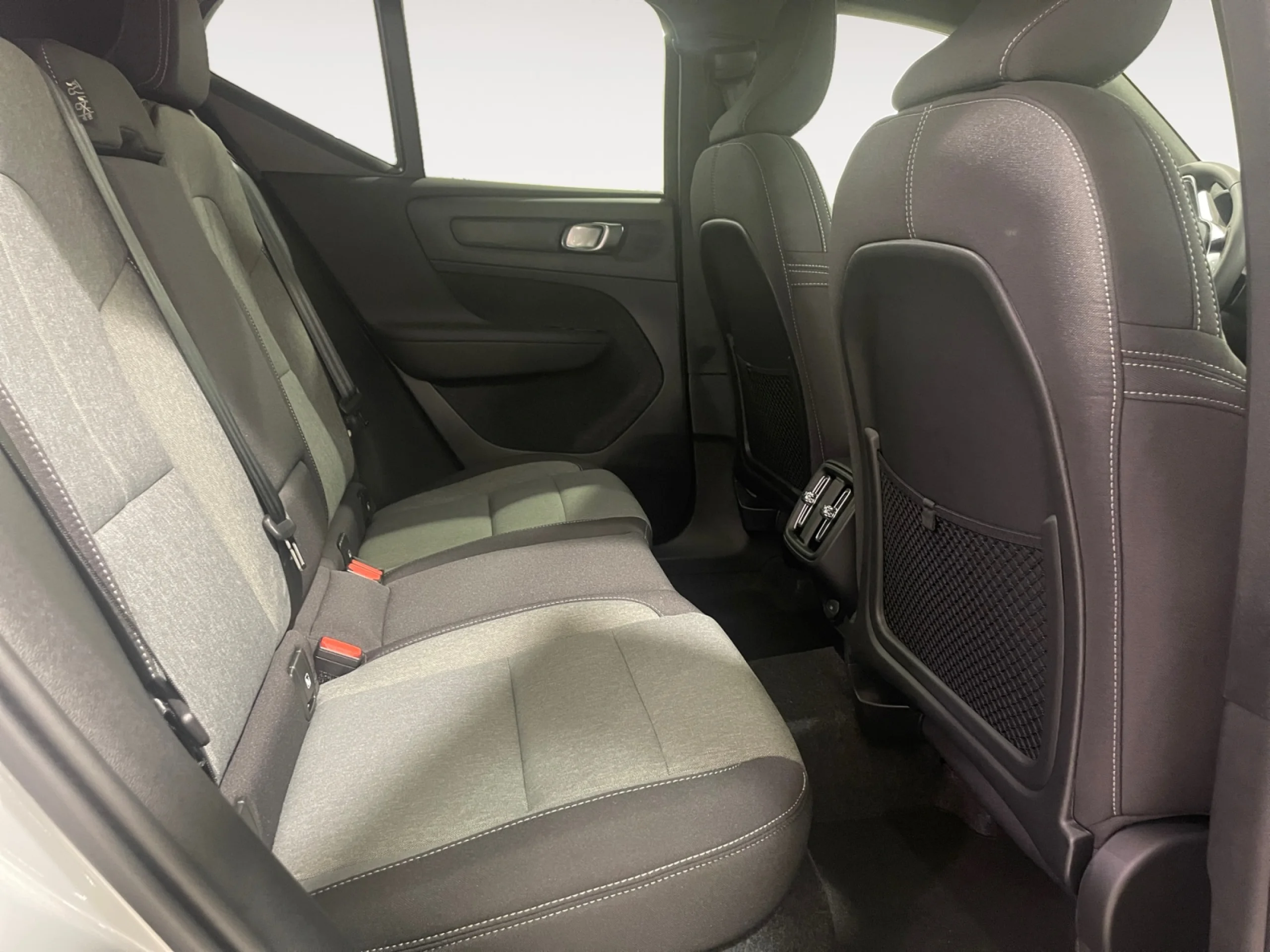 VOLVO XC40 2.0 B3 G BLACK EDITION PLUS AUTO - Foto 6