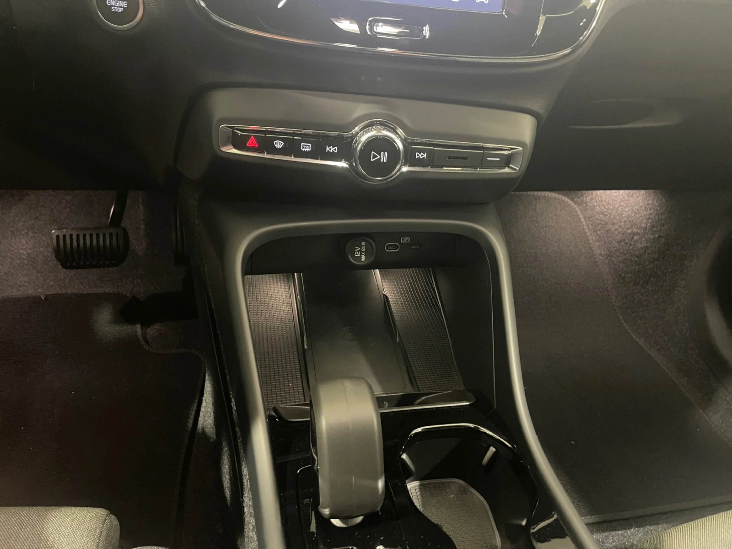 VOLVO XC40 2.0 B3 G BLACK EDITION PLUS AUTO - Foto 11