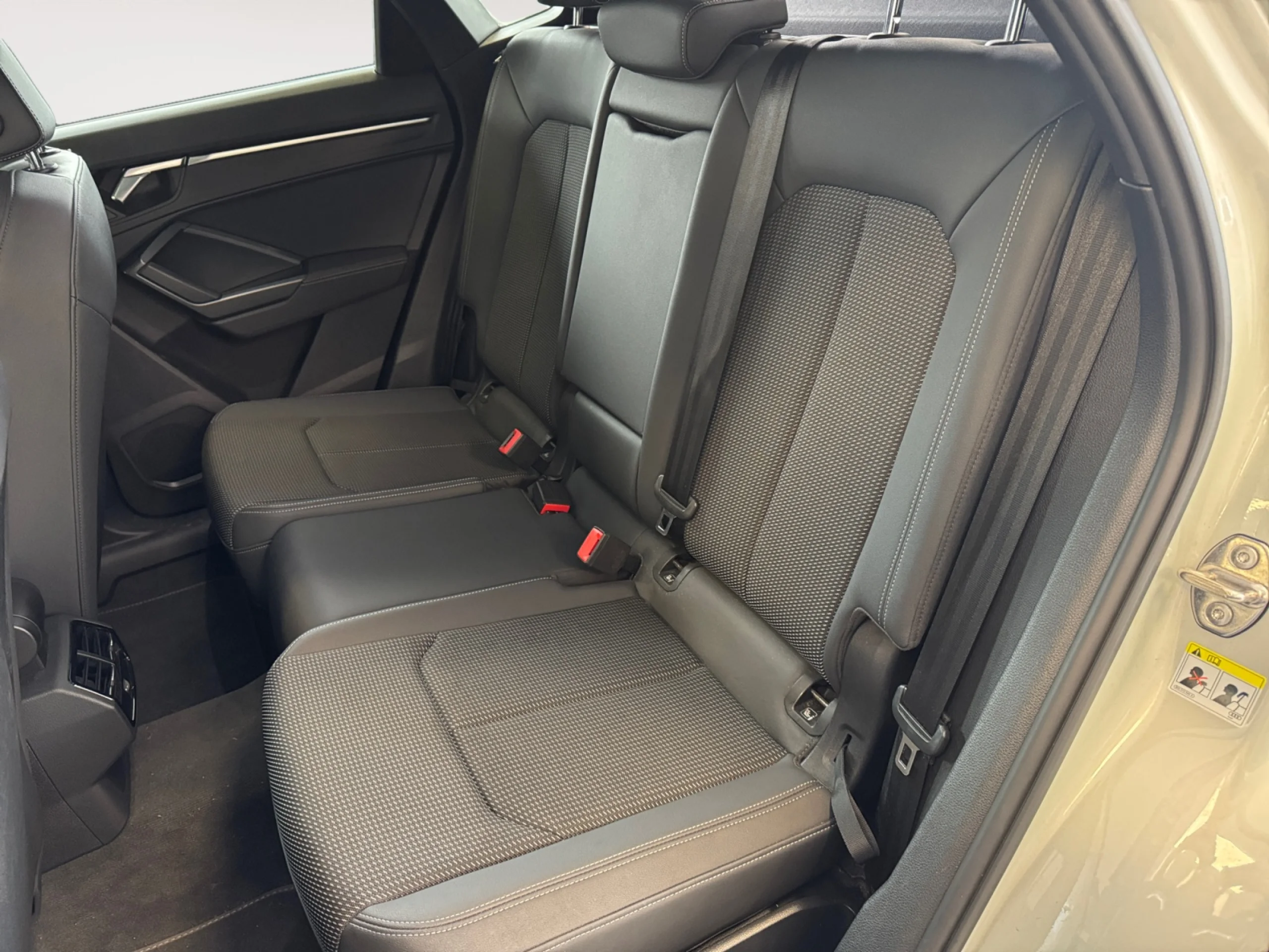 AUDI Q3 SPORTBACK BLACK LINE 35 TDI 110KW (150CV) S TRONIC - Foto 6