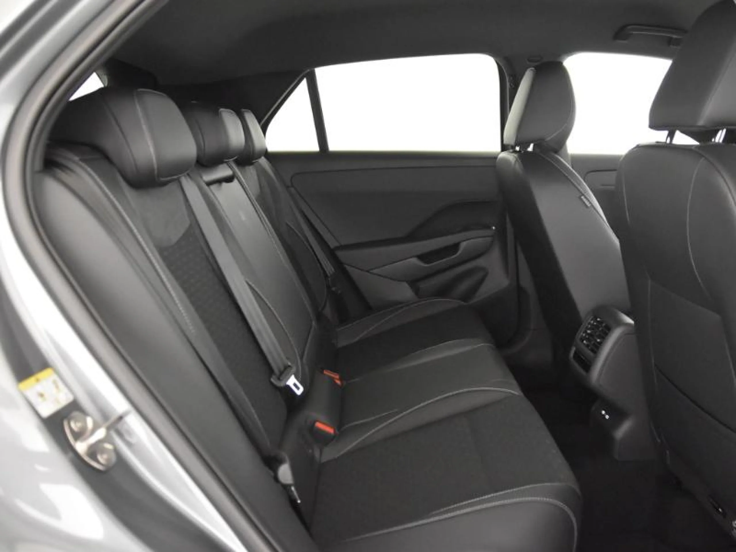 VOLKSWAGEN T ROC T ROC R LINE  1.5 ETSI 110 KW (150 CV)  AUTOMÁTICO DSG 7 VEL. - Foto 6