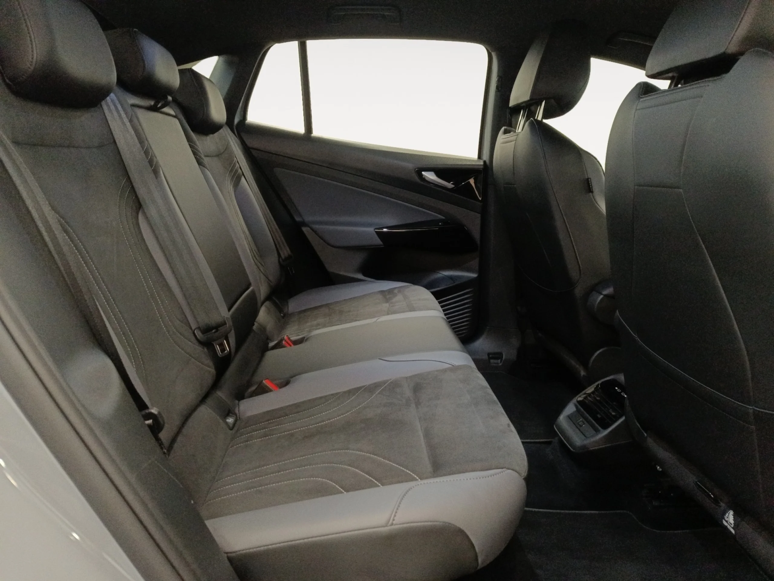 VOLKSWAGEN ID.5 PRO   128KW (174CV) - Foto 6