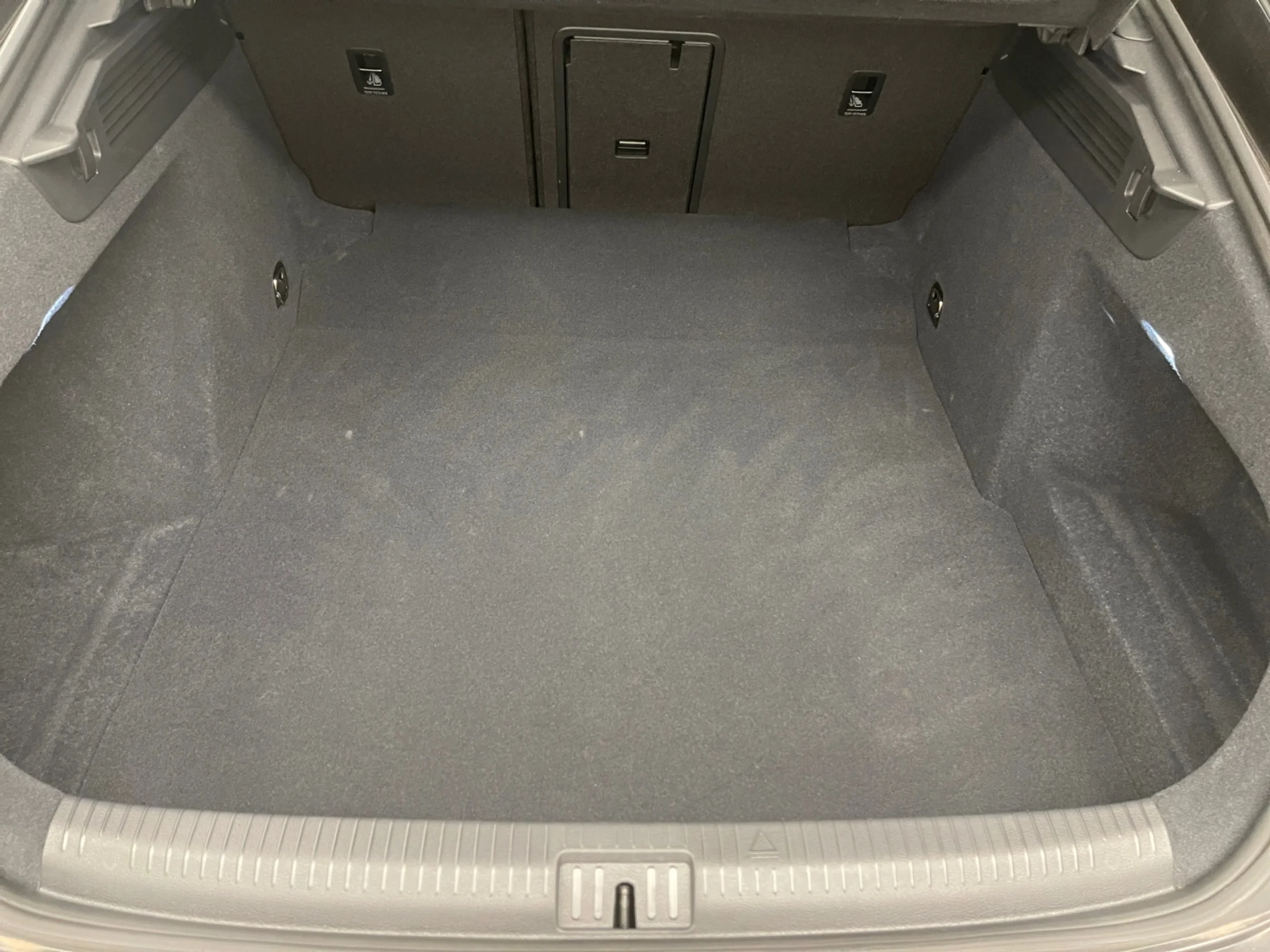 VOLKSWAGEN ARTEON ARTEON R LINE 2.0 TDI 110 KW (150 CV)  AUTOM TICO DSG 7 VEL. - Foto 7