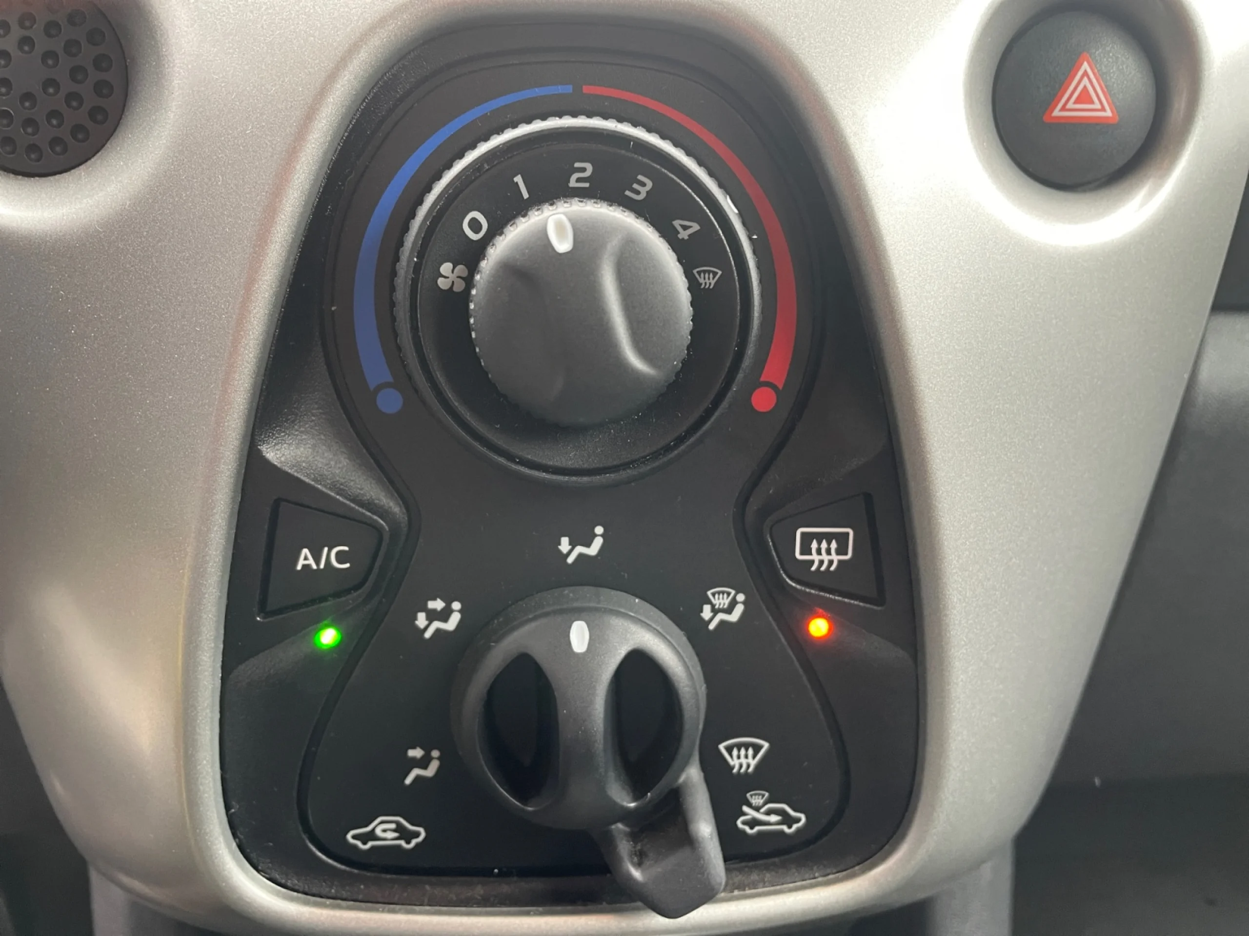 TOYOTA AYGO 1.0 70 X PLAY - Foto 13