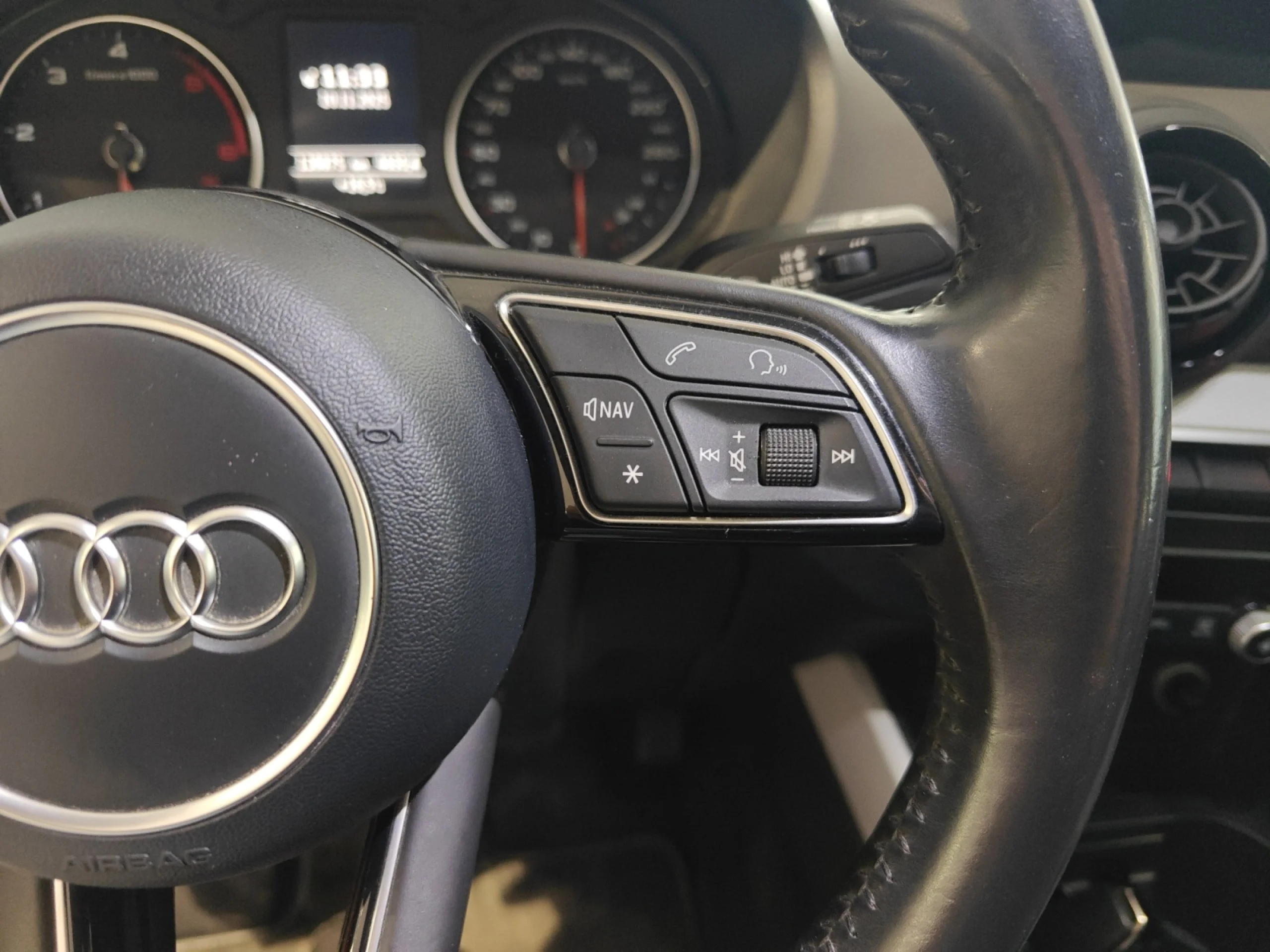 AUDI Q2 DESIGN EDITION 1.6 TDI - Foto 13