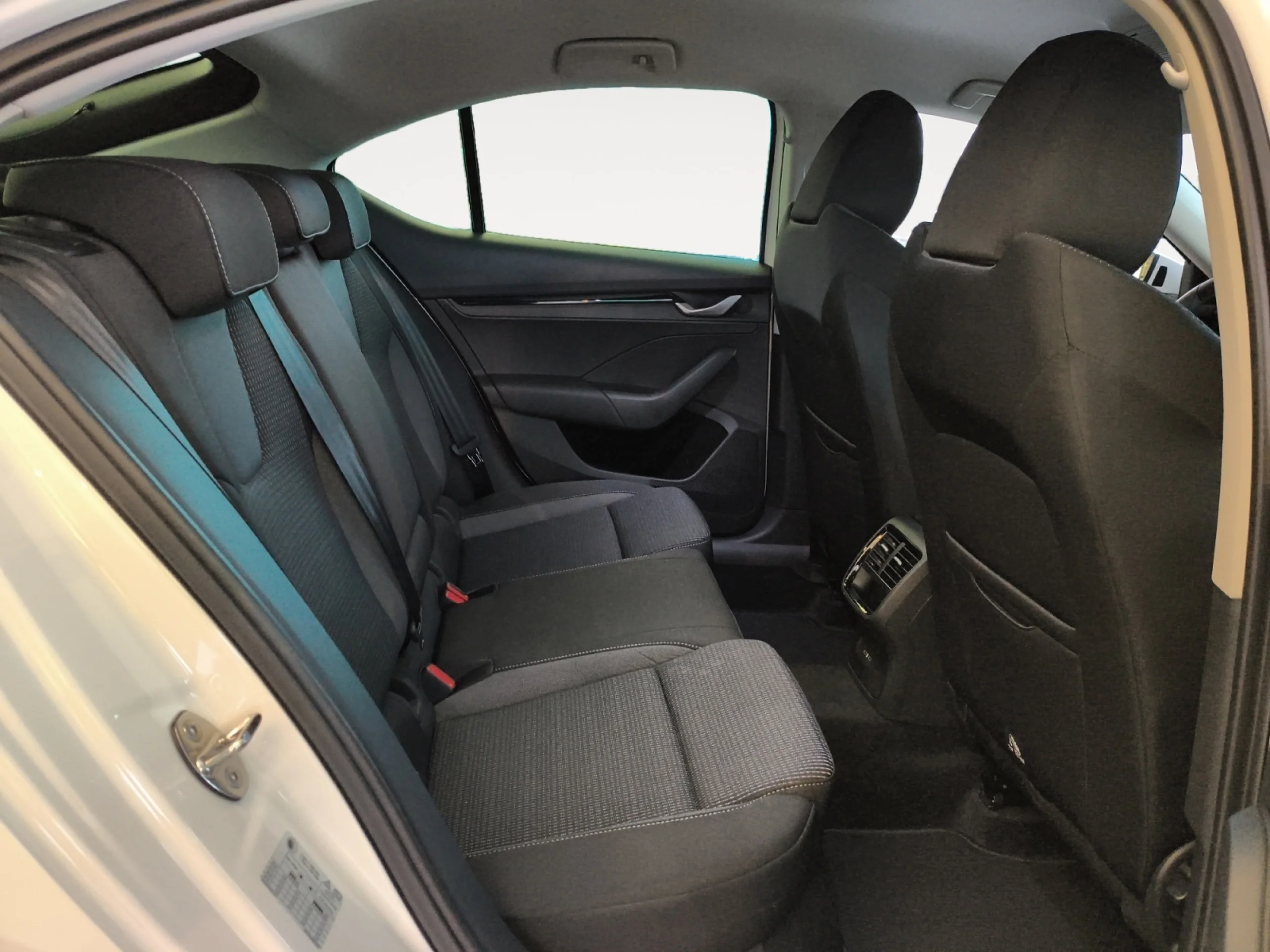 SKODA OCTAVIA 2.0 TDI 110KW (150 CV) DSG SELECTION - Foto 6